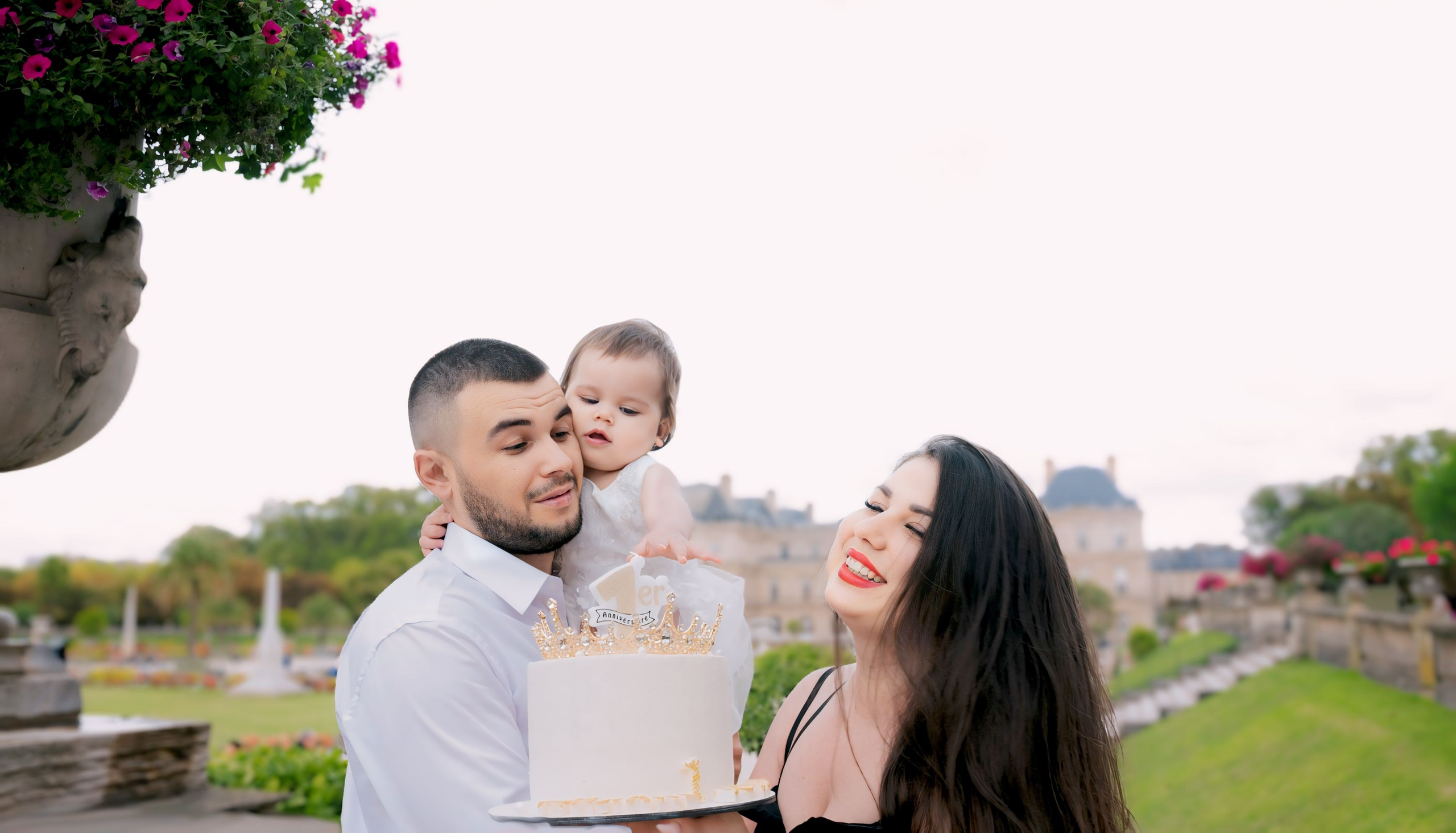 Family photoshoot in Paris. Alina Tagzieva- a photograper in Paris