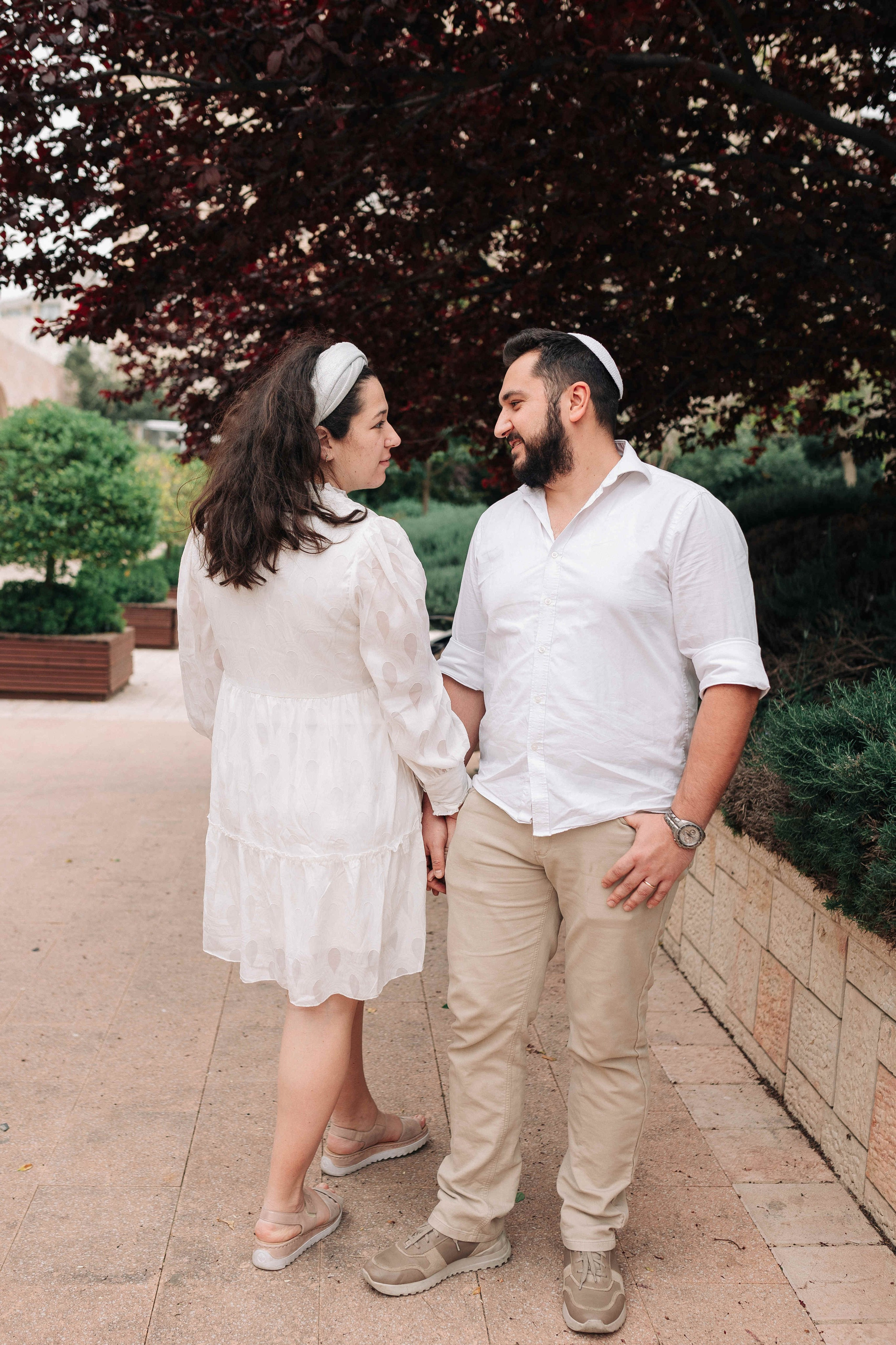 EXPECTING A BABY, JERUSALEM. PHOTOGRAPHER IN ISRAEL