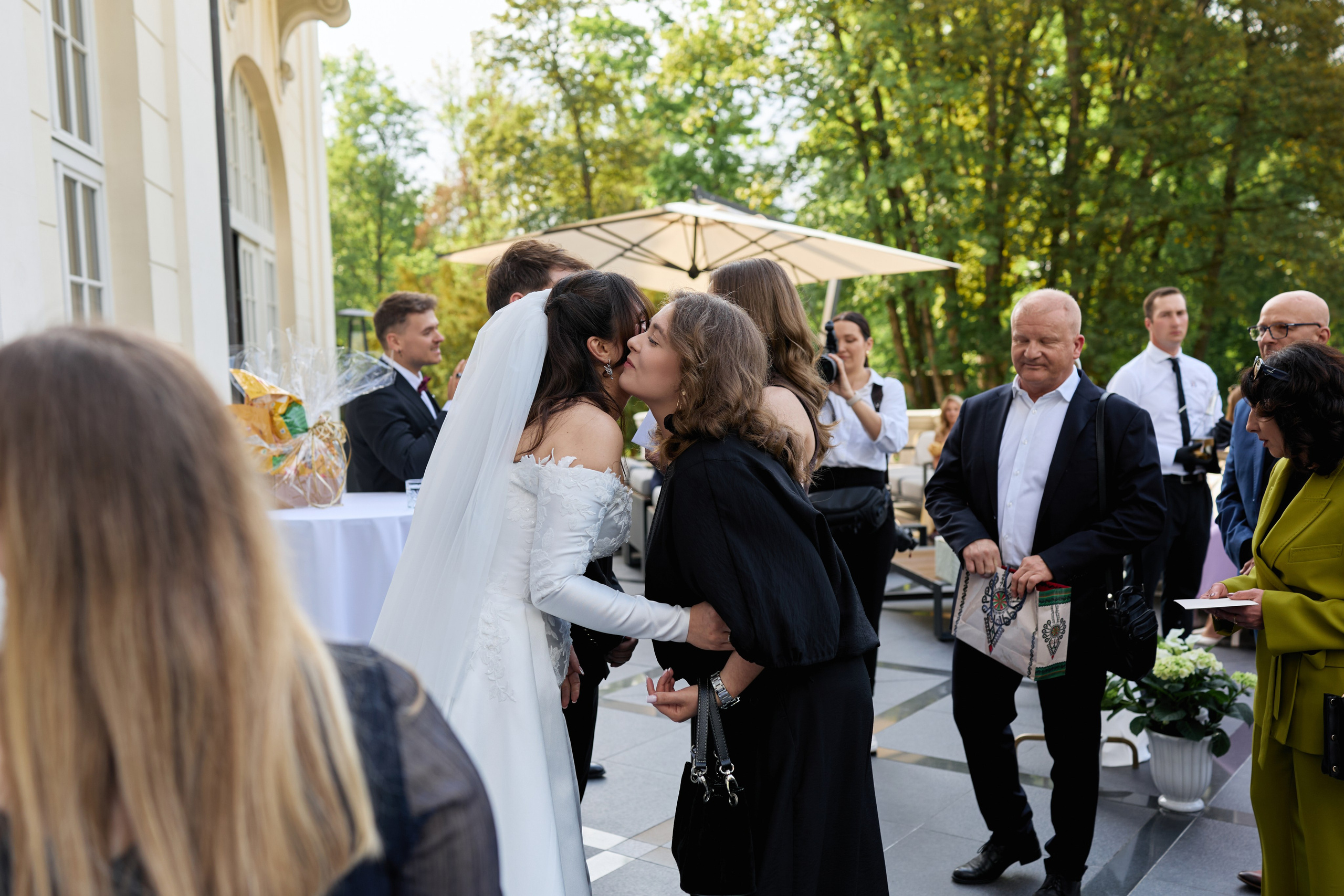 Wiktoria & Kacper. Pałac Goetz. Fotograf ślubny i rodzinny w Krakowie Yana Klymova