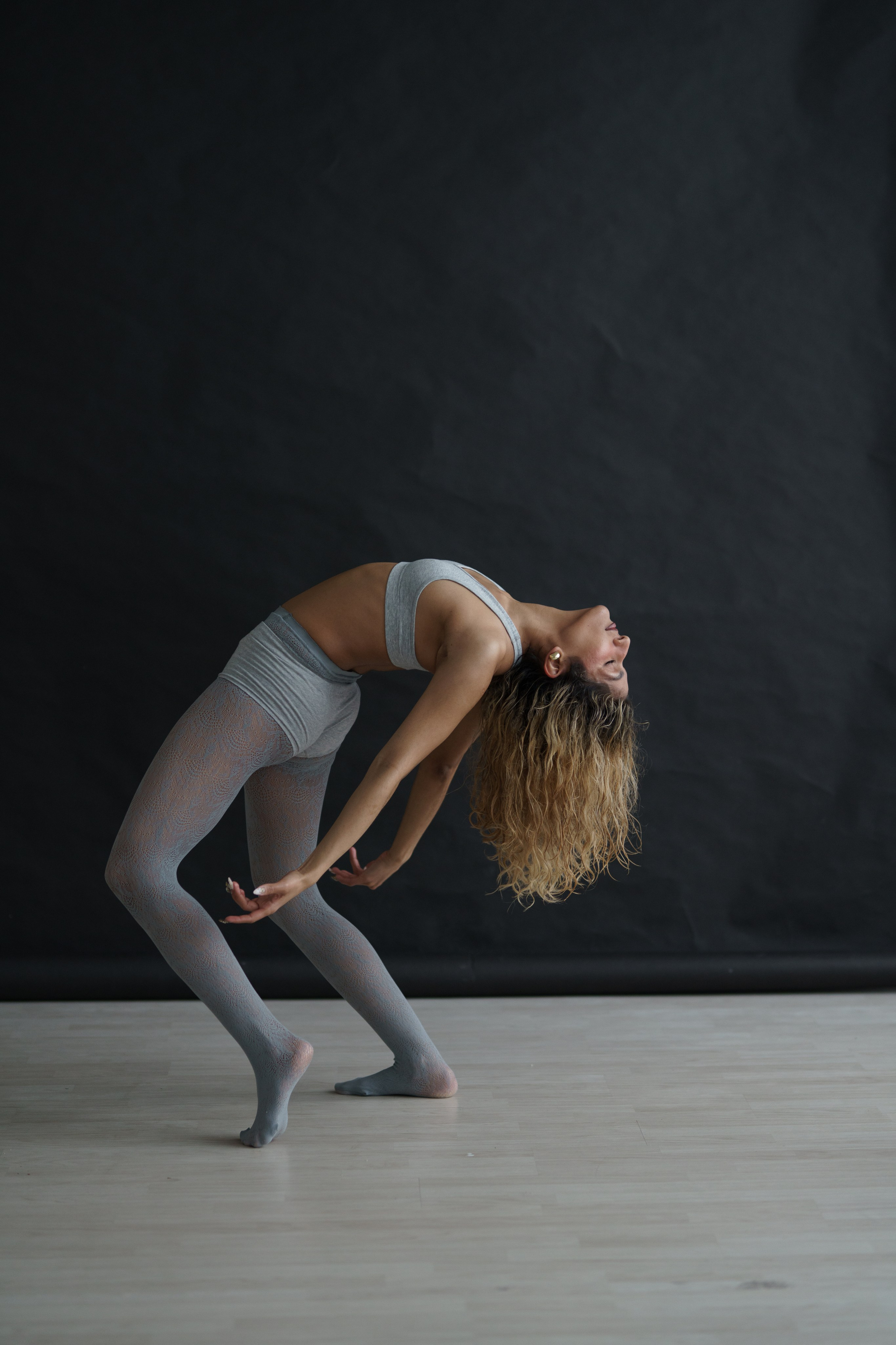 DANCERS. Victoria Olonen – Cinematic Portrait Artist | Helsinki & Europe