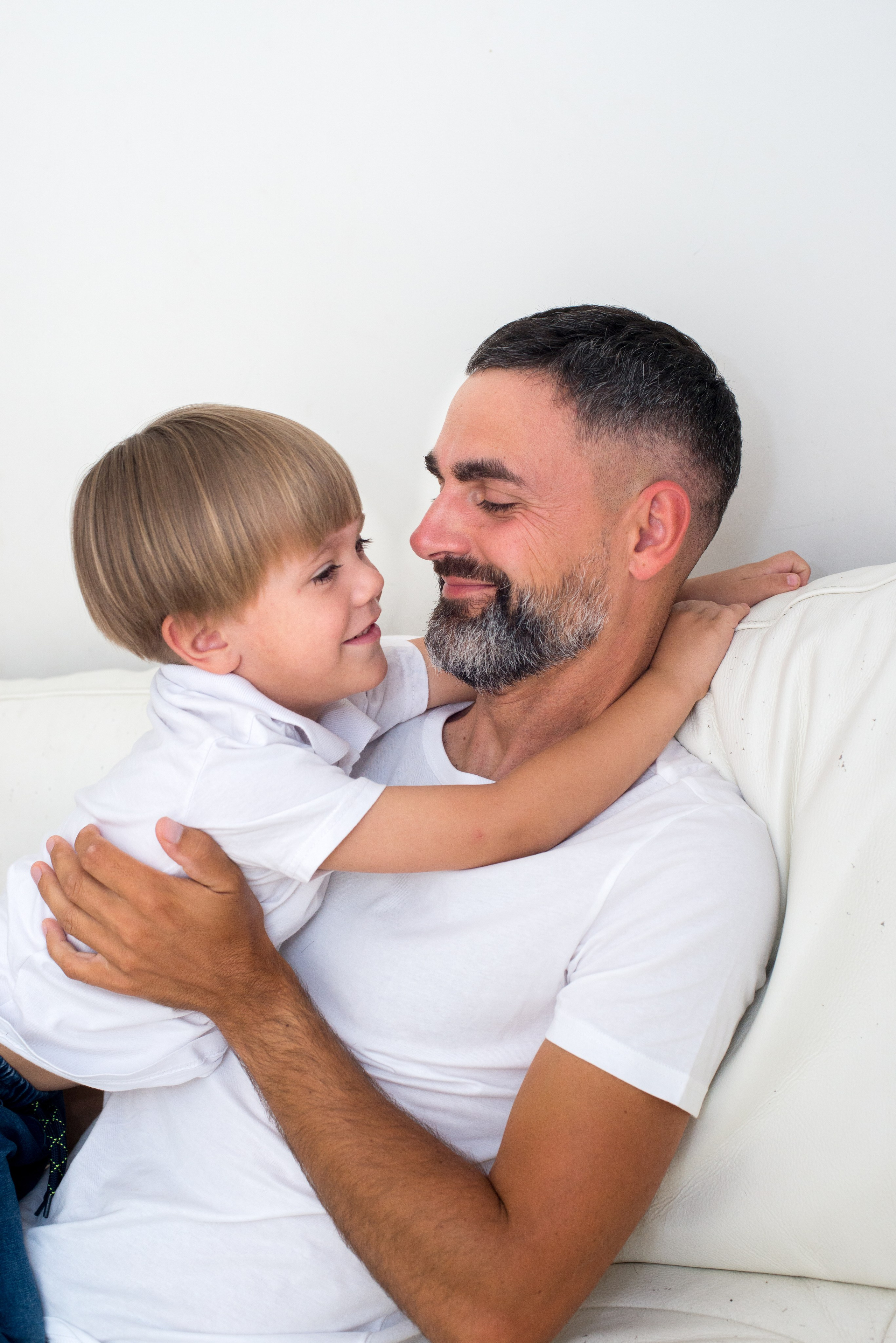 Катя, Андрей Мирон и Лео. Визуальный брендинг