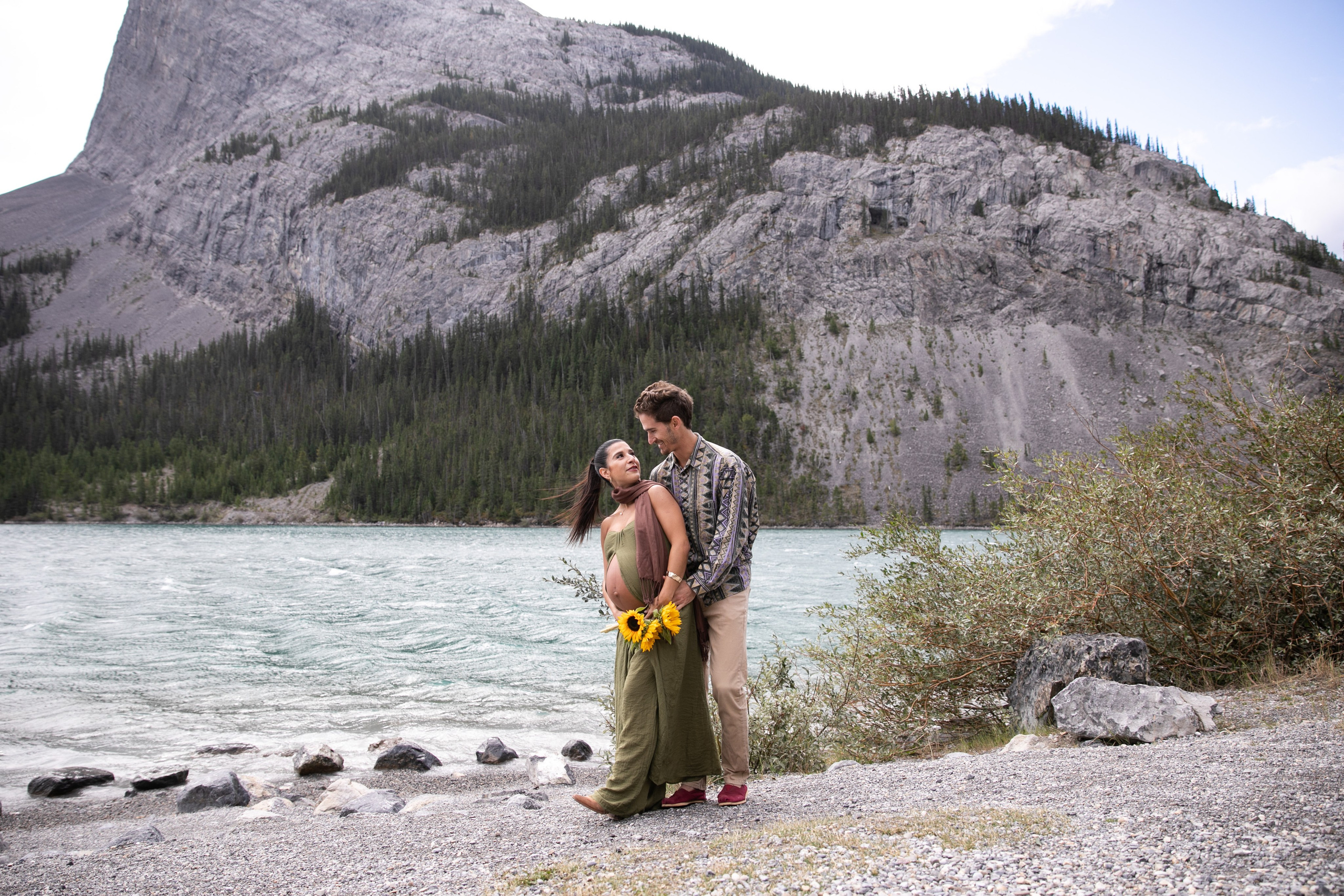Maternity Photos — Canmore — Daniella. Fotografía accesible en Calgary
