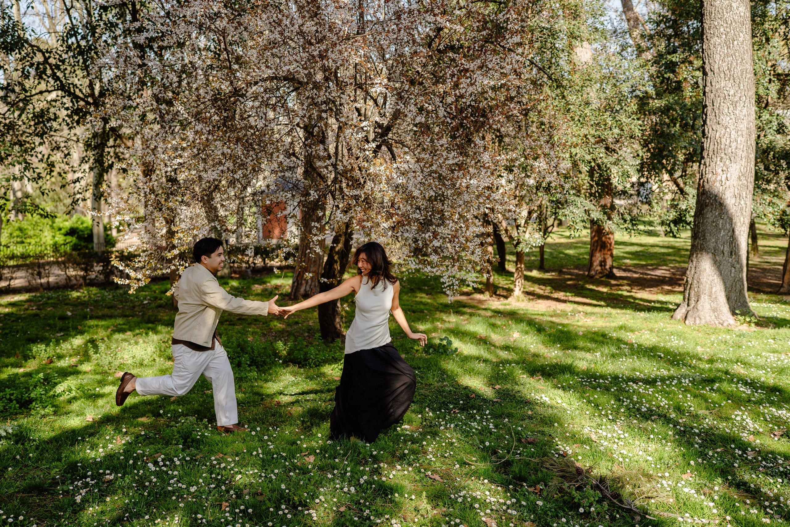 Couple photoshoot in Retiro Park, Madrid. Madrid Photographer for Proposals, Engagements & Families | Anya Petrova