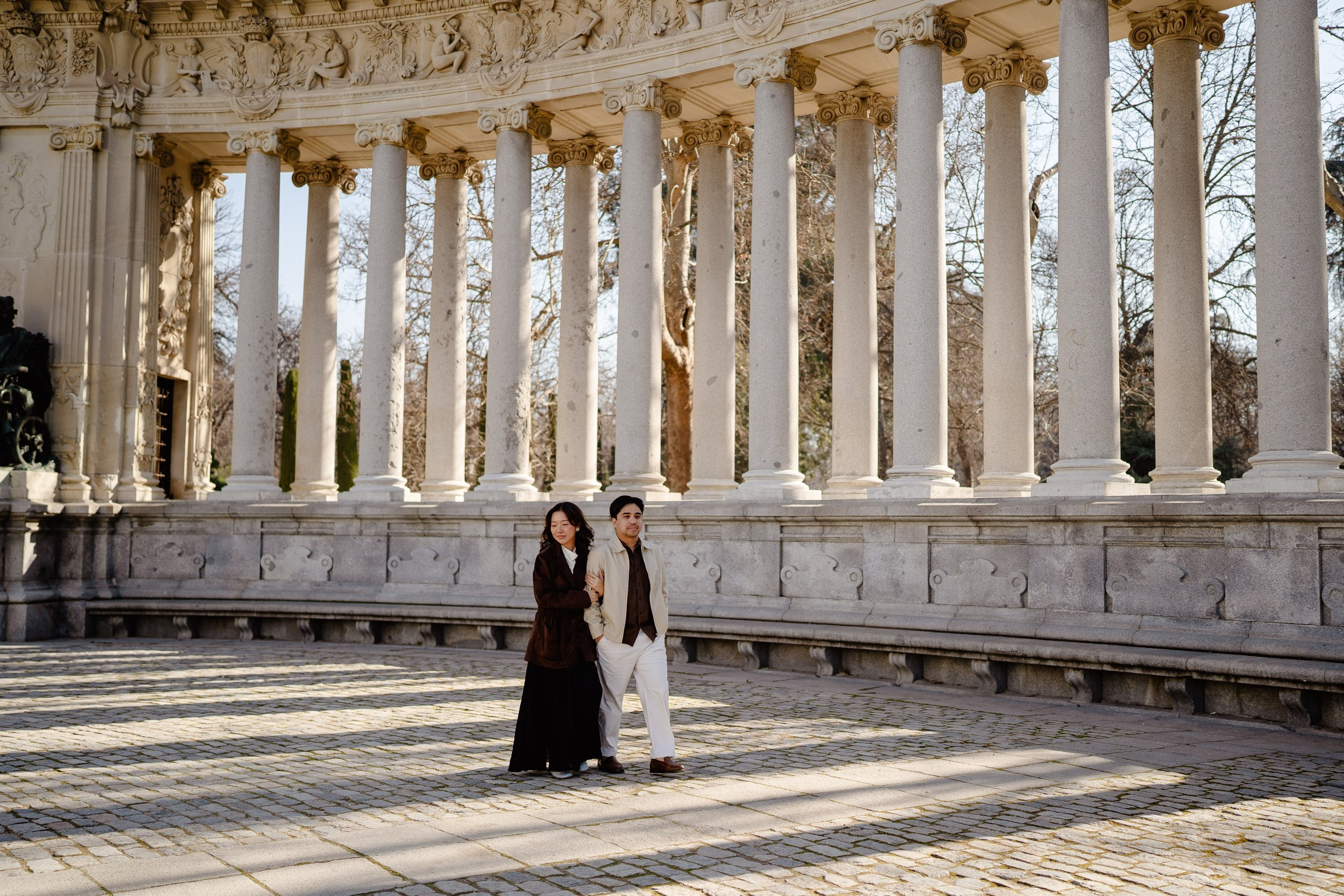 Couple photoshoot in Retiro Park, Madrid. Madrid Photographer for Proposals, Engagements & Families | Anya Petrova