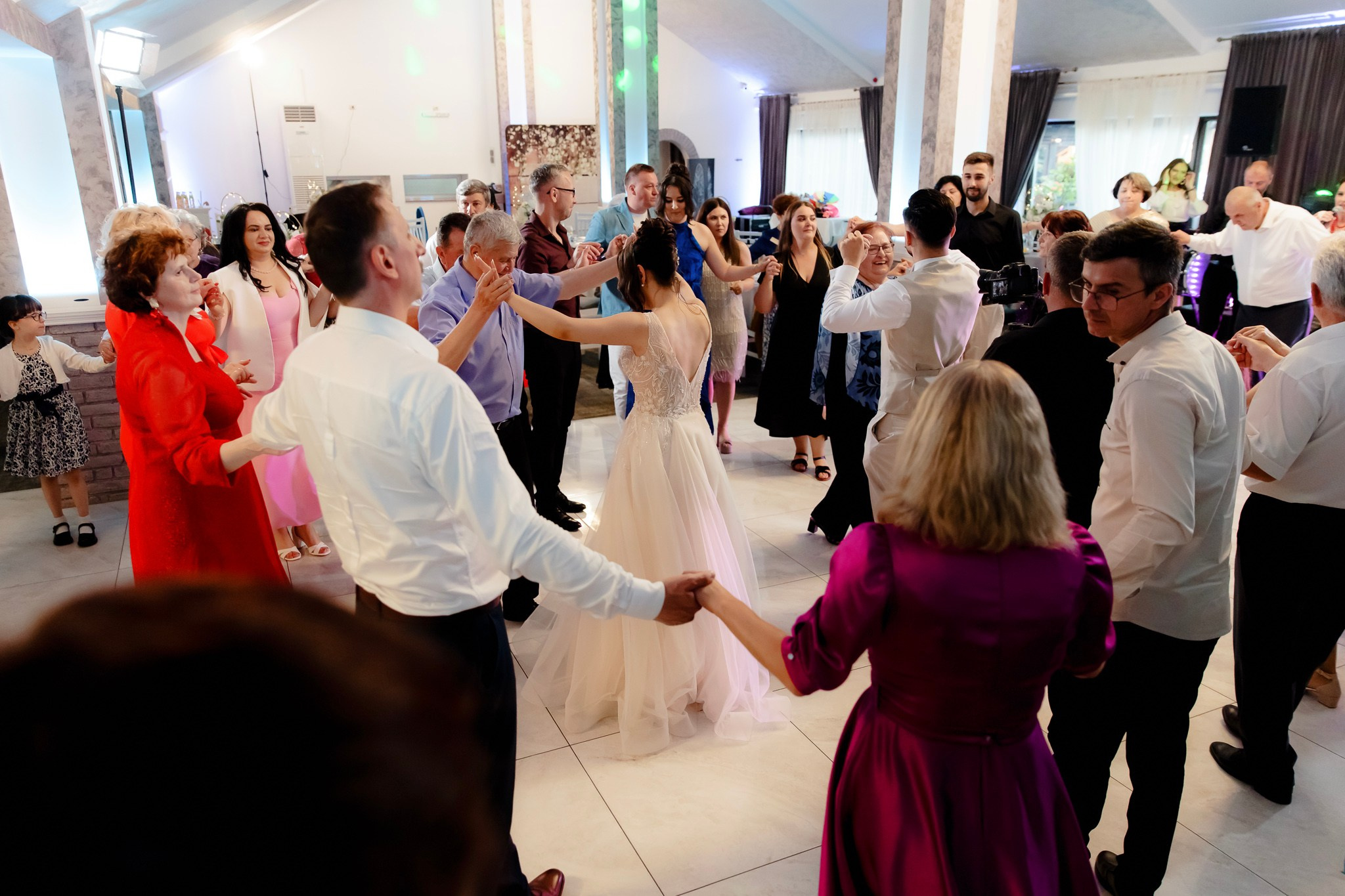 Ioana & Ionuț | Nuntă de poveste la Păstrăvăria Poiana din Mălini județul Suceava. Servicii foto-video profesionale, pentru momente de neuitat