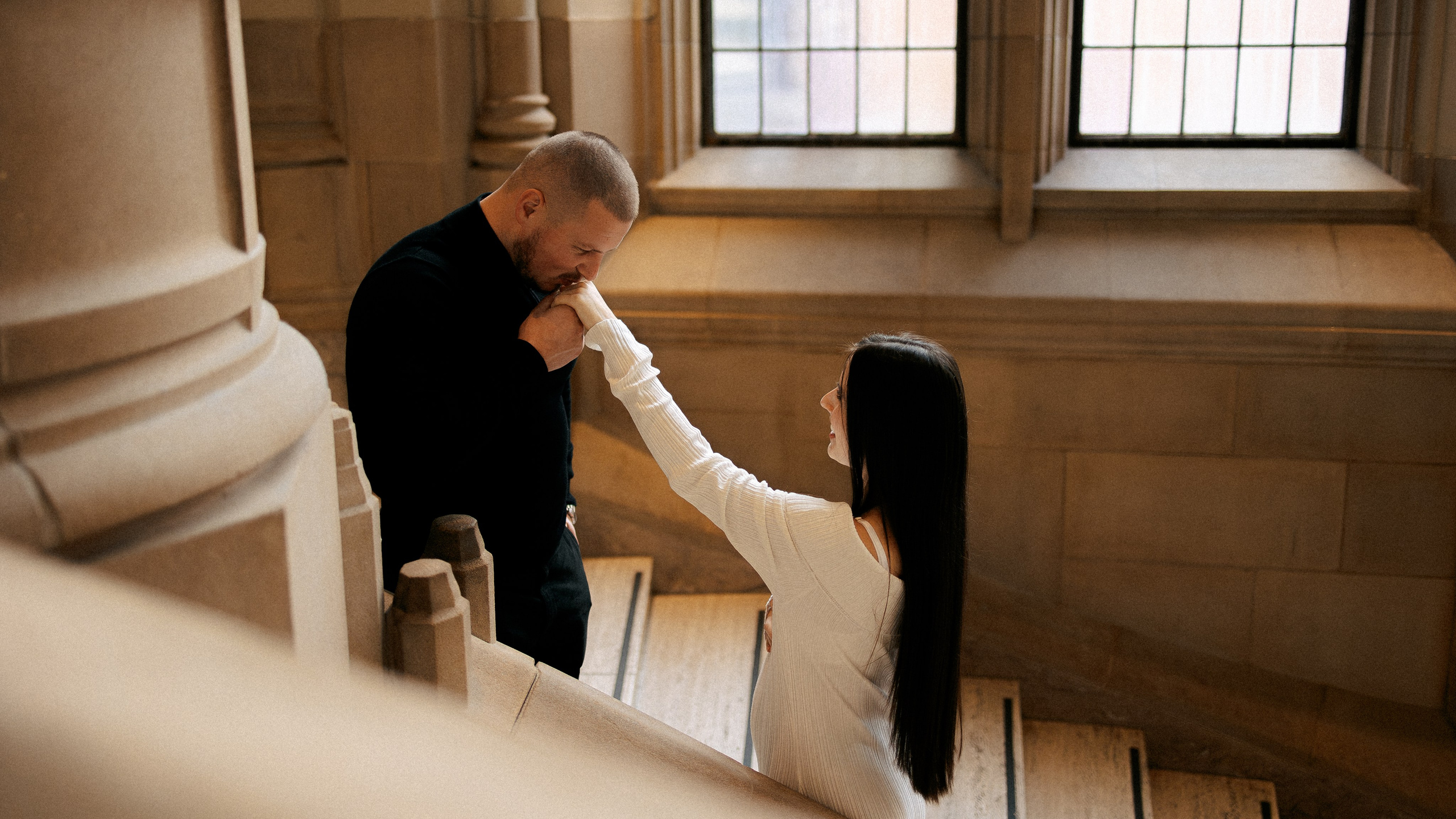 Family in the library. Family photographer Oregon — Washington