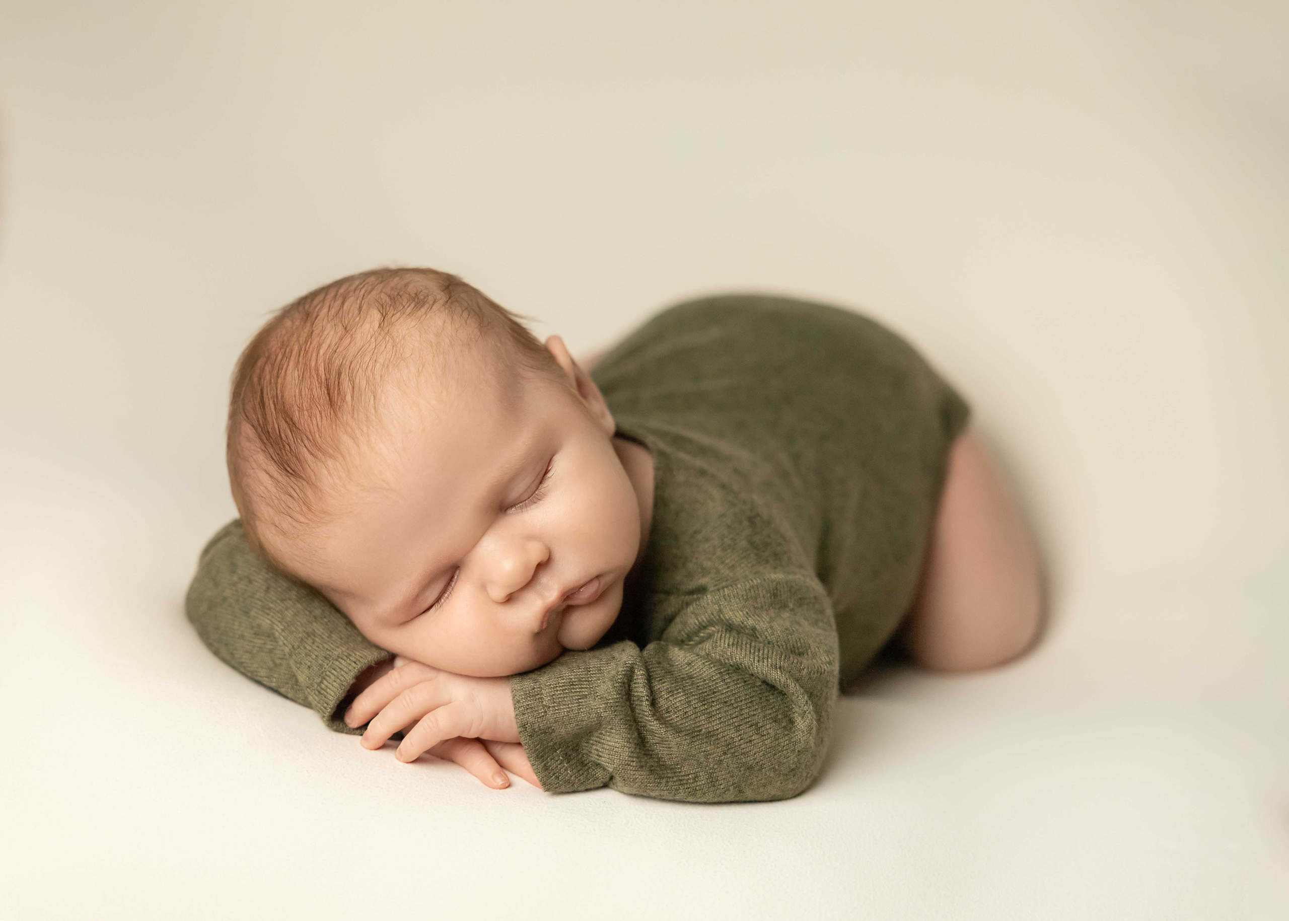 Newborn photos. Newborn photographer in Tampa Bay Area, FL