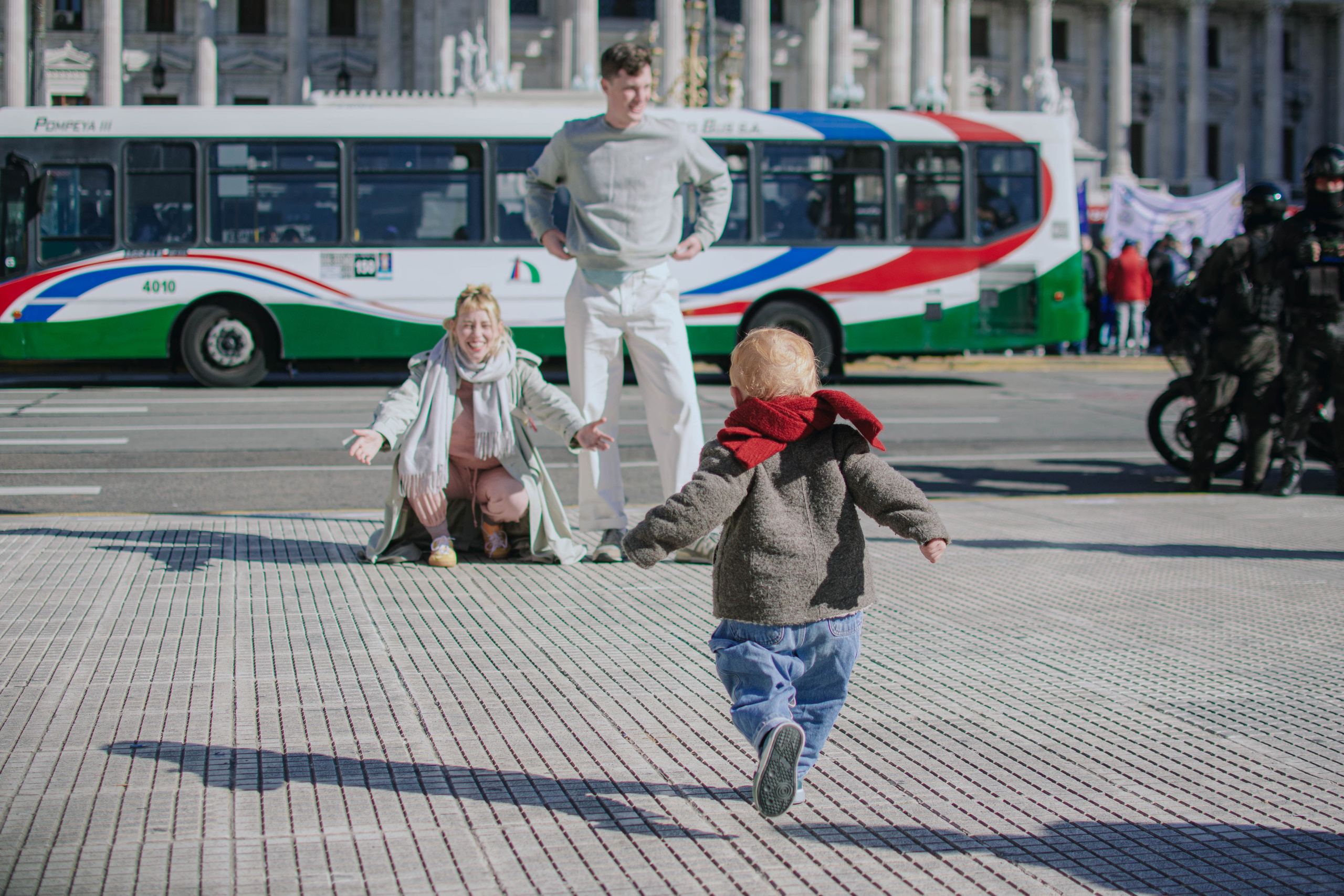 Family photo shoot. Buenos Aires. Photographer @elmirkami in the city of Buenos Aires