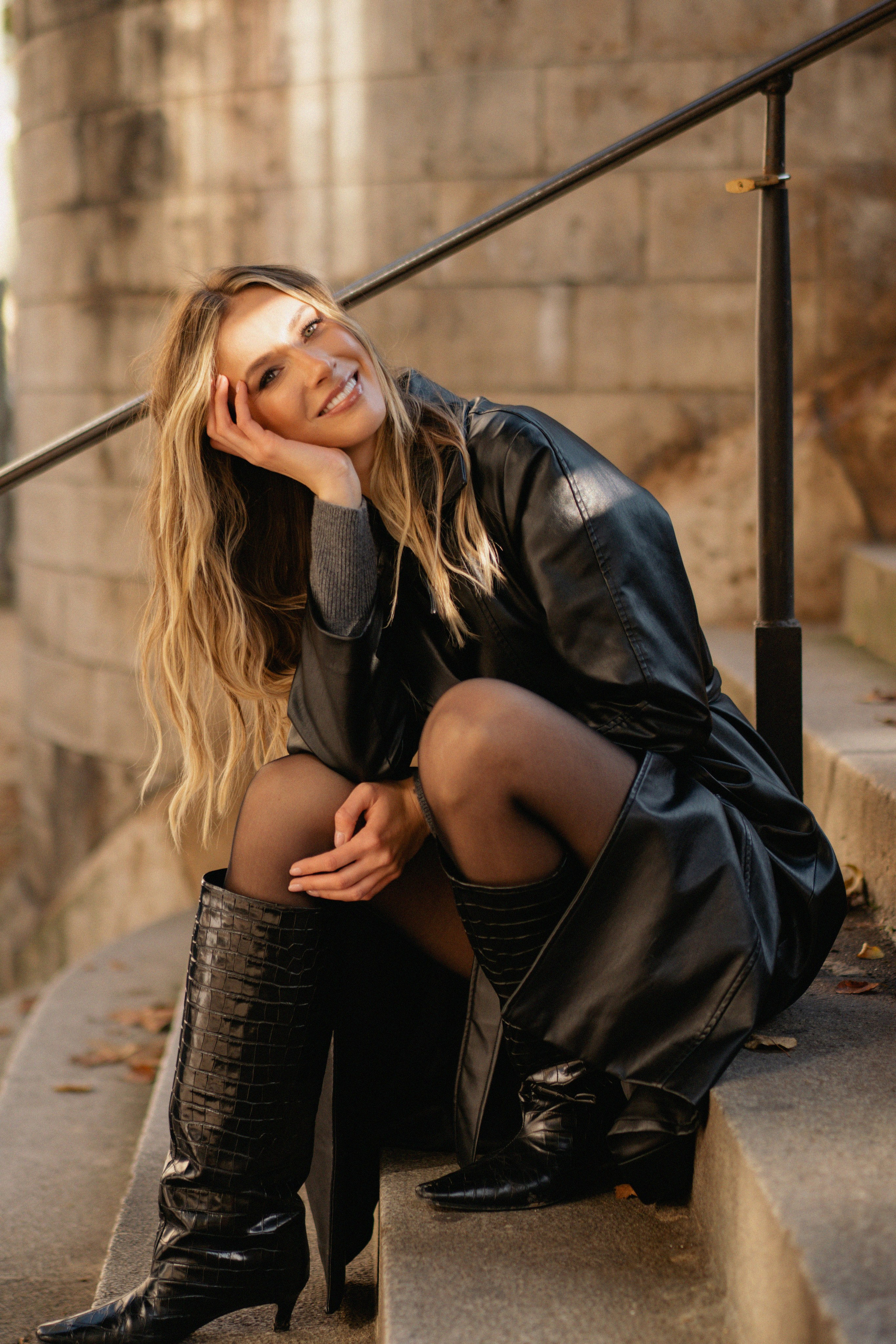 Осенний свет. Теплый портрет на фоне Парижа. Ksenia Marchand/ Lifestyle фотограф в Париже