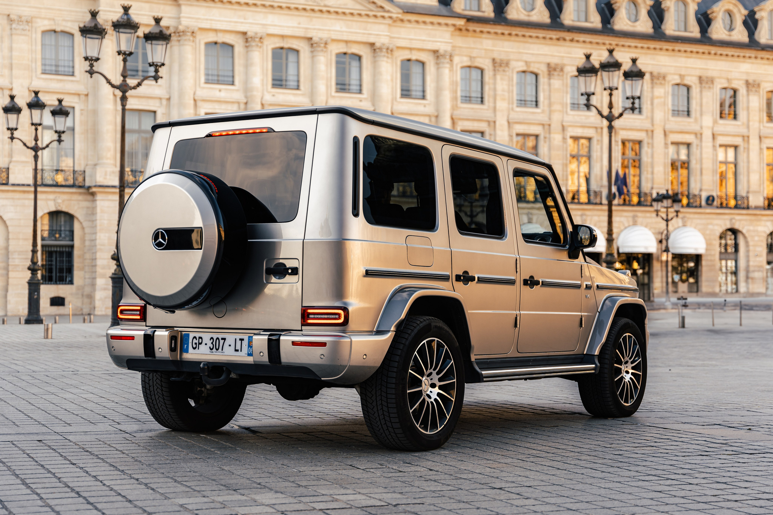 Mercedes Benz G500. Photographer in Paris — Vitalii Motruk