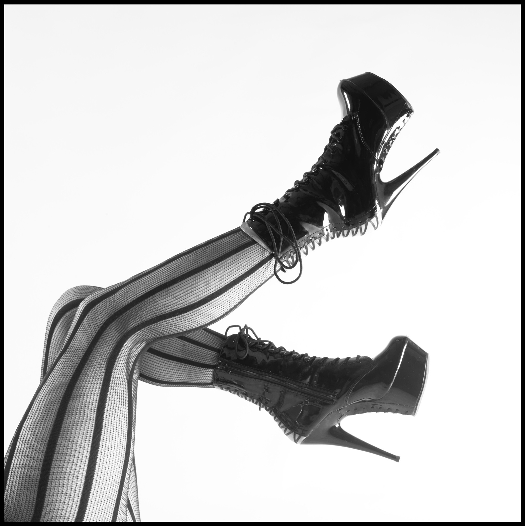 Ноги. Британский фотограф Эльмира Watts (родом из Самары)