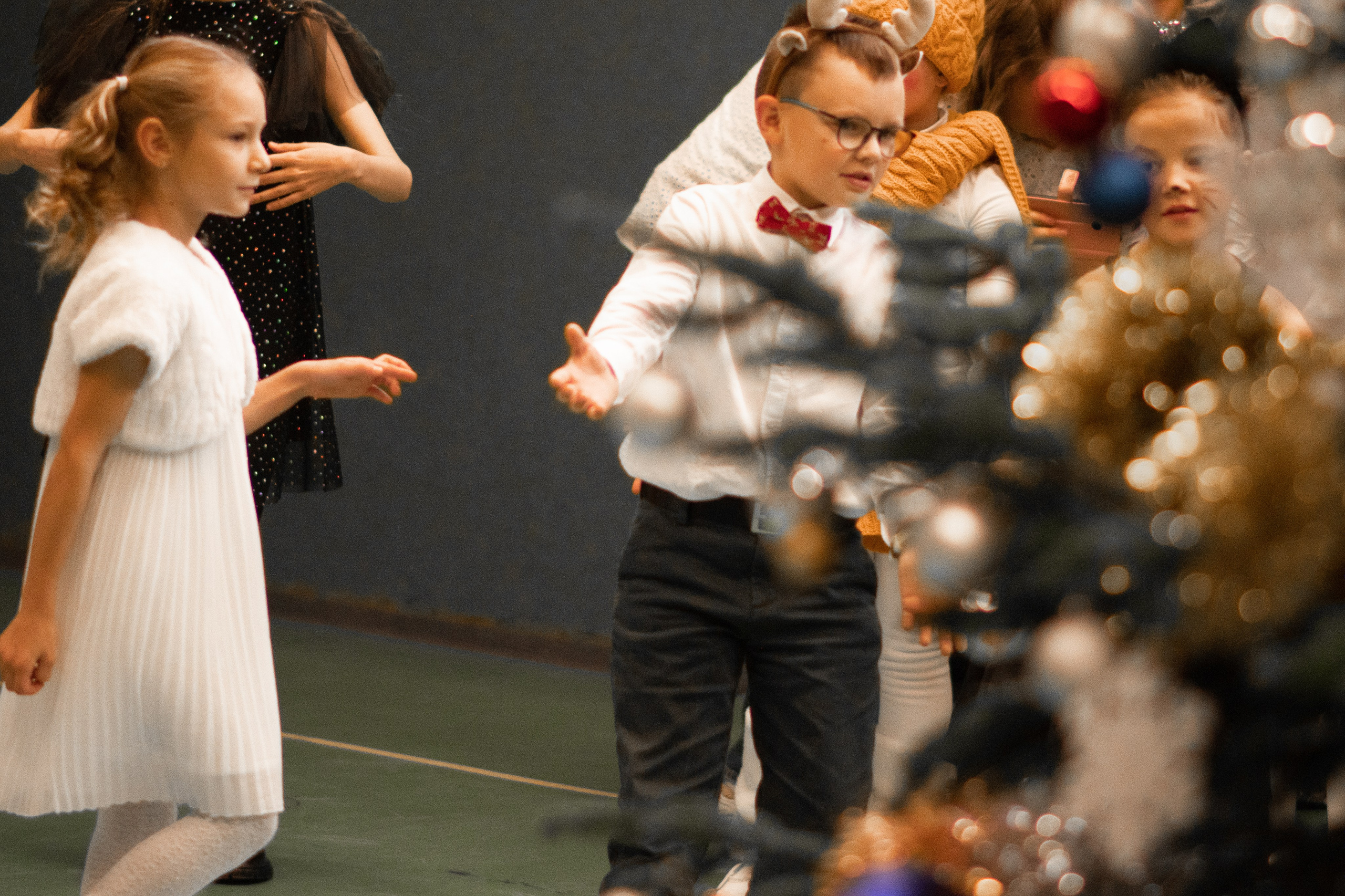 Новогодний хоровод. Семейный и детский фотограф