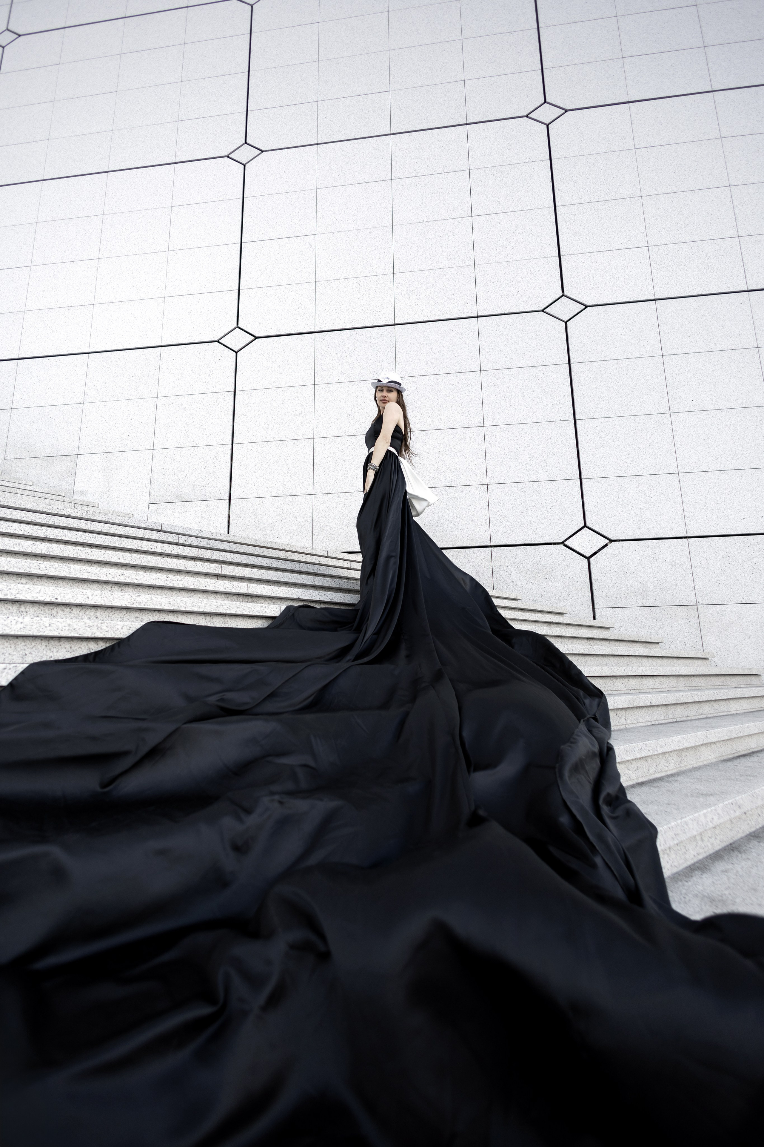 Shooting La Defence cu Lenuta. Wedding, event and family photographer in Paris, Emilian Olaru