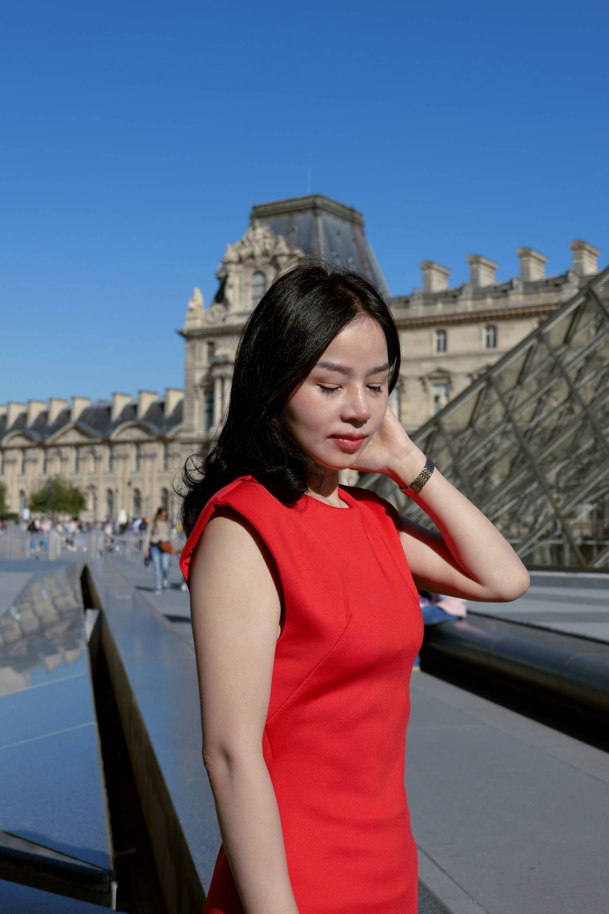 LouvreMuseum. Lifestyle & Travel Portrait photography in Paris Shyl