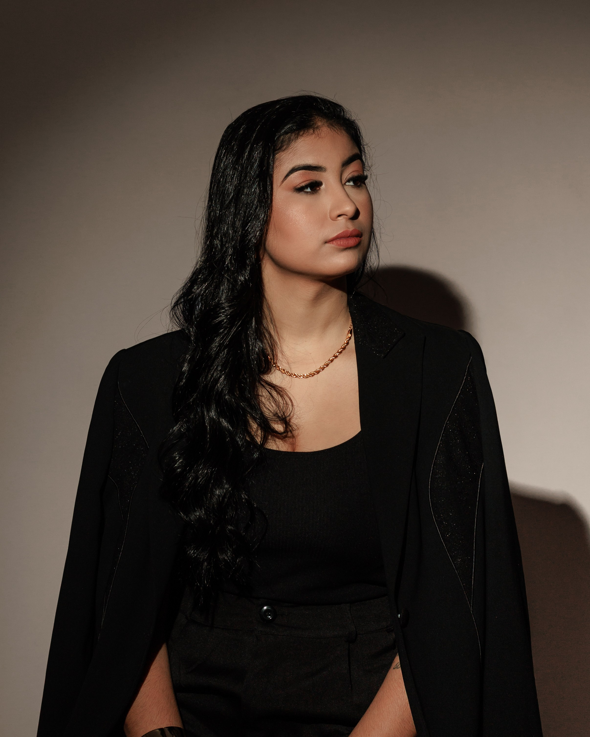 2025 | Micheli — Meio Curso — Estudio. Denis Damasceno | Fotografia