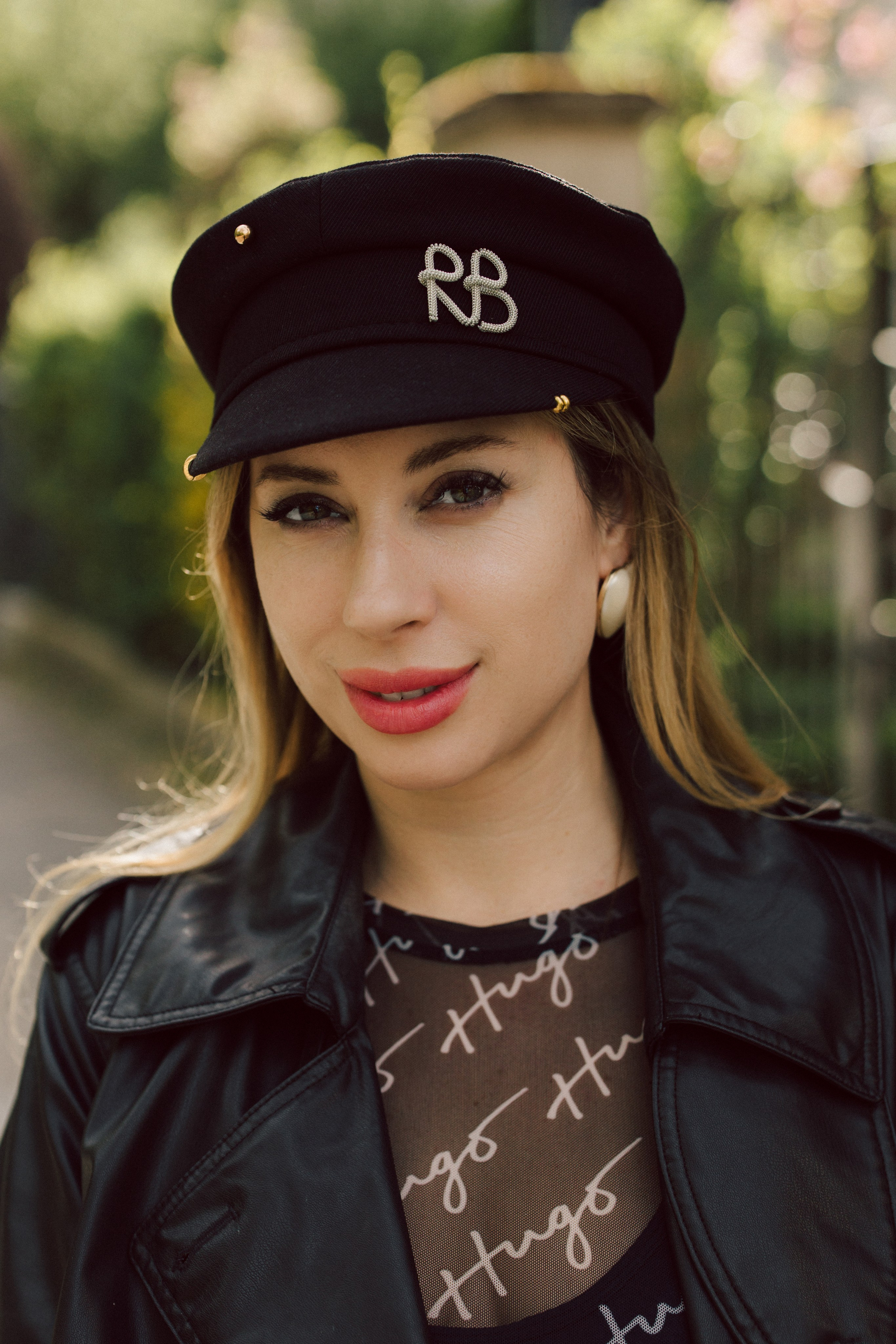 Street Portrait in Leipzig. Woman in black Leather Coat. Stylish. Charismatic Photography by Kristina Kozheltsova. Kristina Kozheltsova- Soulful Portrait&Lifestyle&Love Story Photographer in Leipzig, Germany
