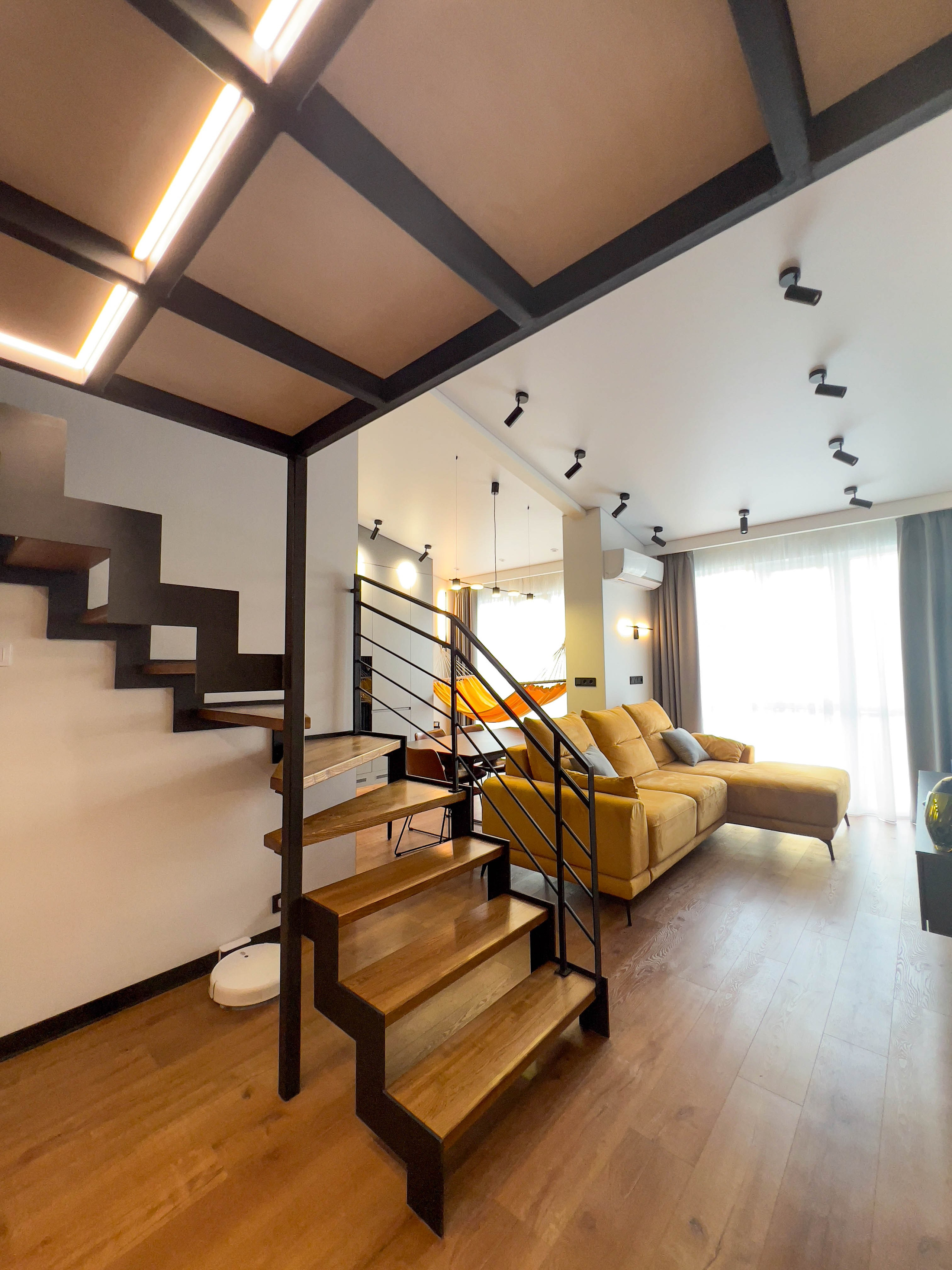 The apartment is on two levels. Fotograf Dmitrii Donets