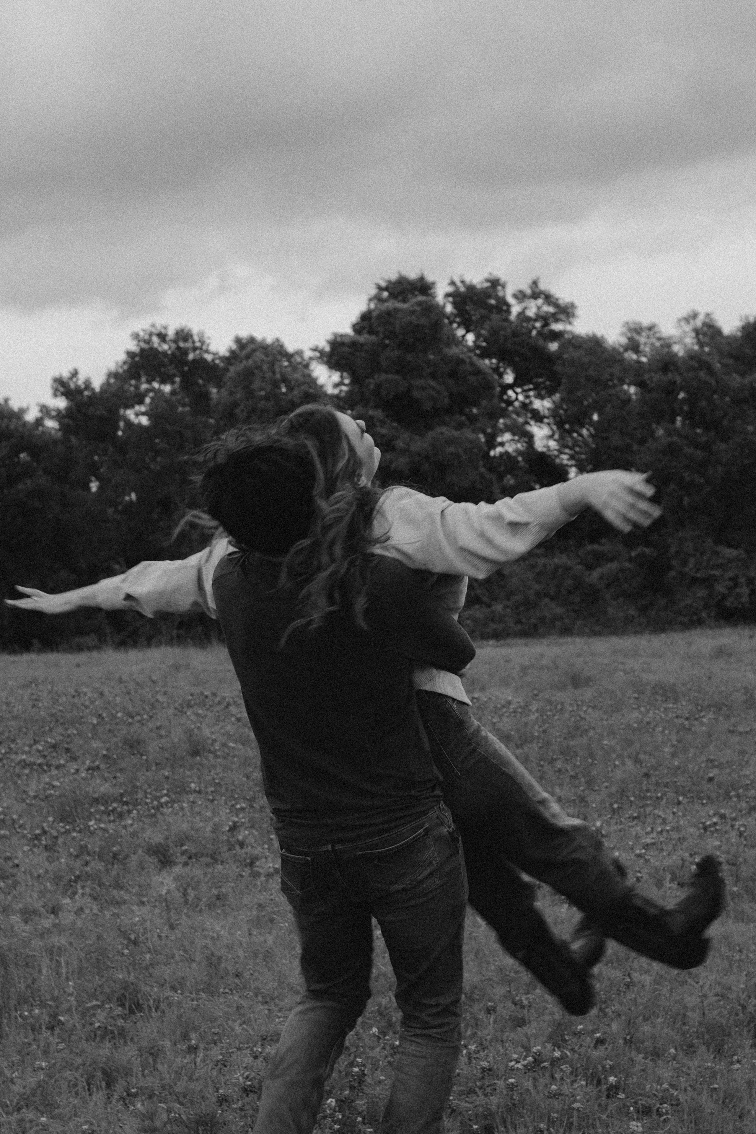 LOVE IN BLUEBONNETS. Lens Captures Life