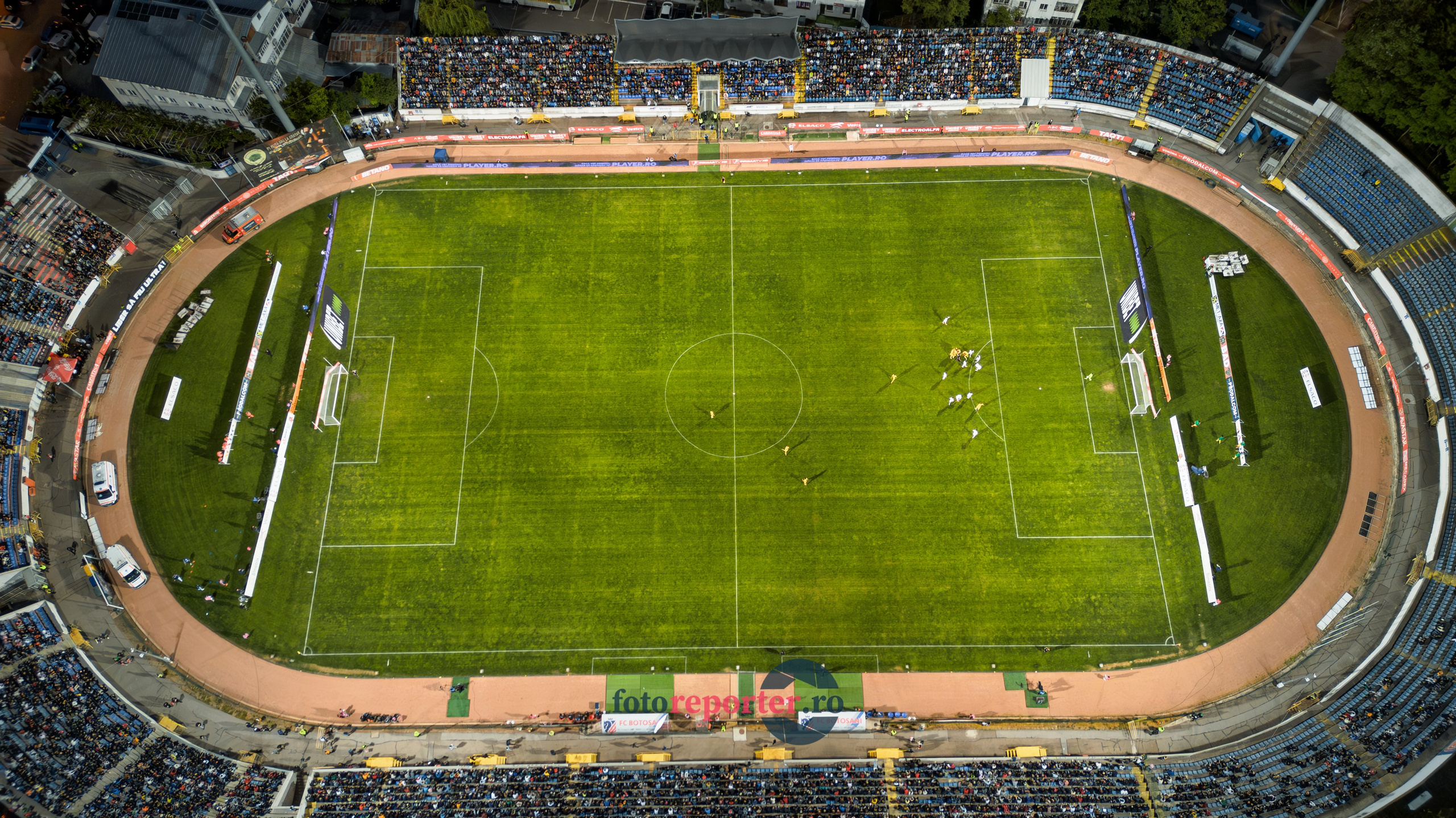 Galerie Foto: FC Botoșani vs. CS Mioveni - Pe 17 mai 2024, am fost martorii unei partide incredibile între FC Botoșani și CS Mioveni, în prima manșă a barajului pentru evitarea retrogradării. În fața unui stadion plin de emoție și speranță, echipa noastră a obținut o victorie importantă, cu un gol marcat de Aldair în minutul 93. 💪 *FC Botoșani 1-0 CS Mioveni*⚽️ Urmăriți momentele cheie ale meciului și bucuria suporterilor în această galerie foto! Pregătiți-vă pentru meciul de retur de pe 24 mai, când vom lupta din nou pentru a rămâne în prima ligă.#FCBotoșani #CSMioveni #BarajRetrogradare #ForzaBotoșani 