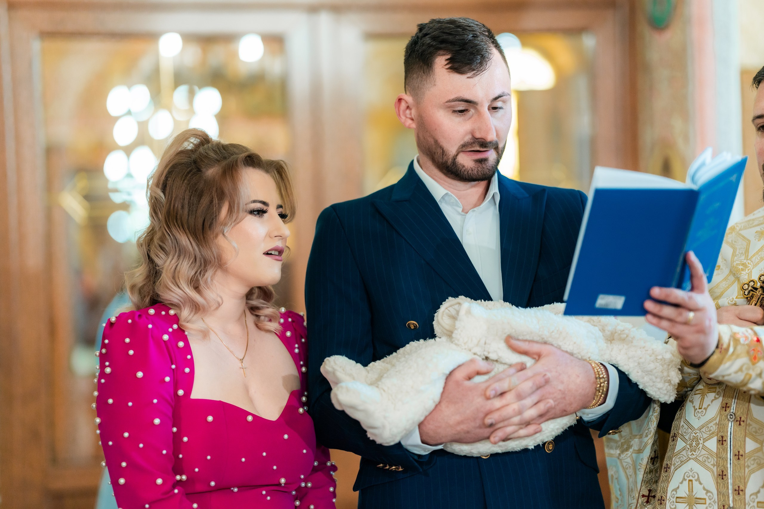 fotograf botez Miruna Parascheva, fotografie botez Botoșani, fotograf Alin Chirilă, amintiri botez, fotografii botez, botez Miruna Parascheva, fotograf copii, fotografie botez în Botoșani-alt="botez Miruna Parascheva, fotografie botez Alin Chirilă, amintiri botez, fotografii emoționante botez Botoșani"-- fotografii-botez-bebelus- amintiri-botez-micuț- moment-sfânt-crestinare- fotografie-emotionanta-botez- detalii-botez-bebelusi- parinti-fericiti-la-botez- fotograf-botez-profesionist- botez-in-biserica-ortodoxa- micuț-botezat-cu-emoție- zâmbete-și-lacrimi-la-botez- bebeluș-la-cristelniță- decor-botez-colorat- botez-cu-dragoste-și-credință- emotie-pura-la-botez- fotograf-botez-botosani- botez-iasi-suceava-fotograf- amintiri-nepretuite-botez