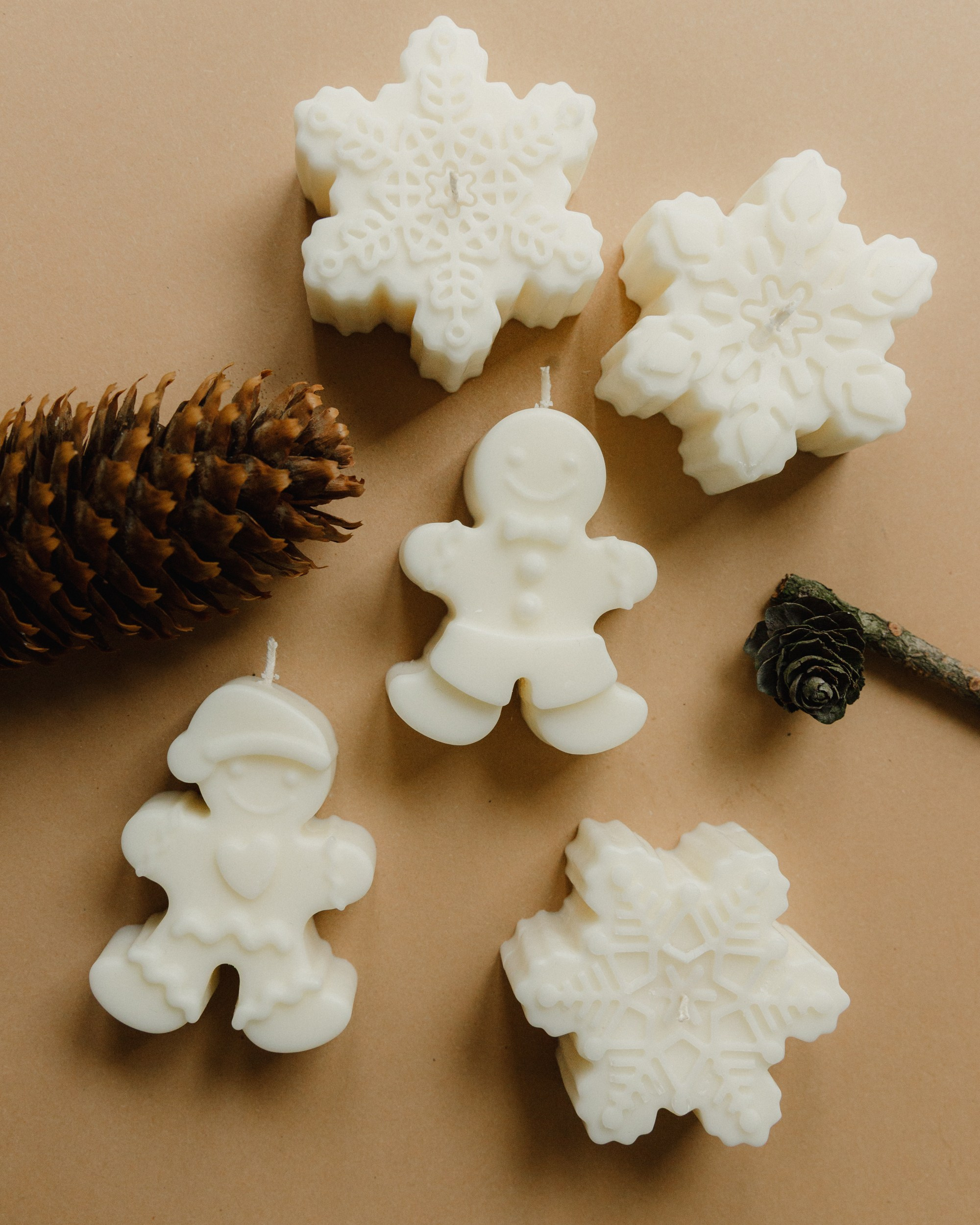 Candles | insta content. Kaja | fotograf we Wrocławiu | ludzie i psy