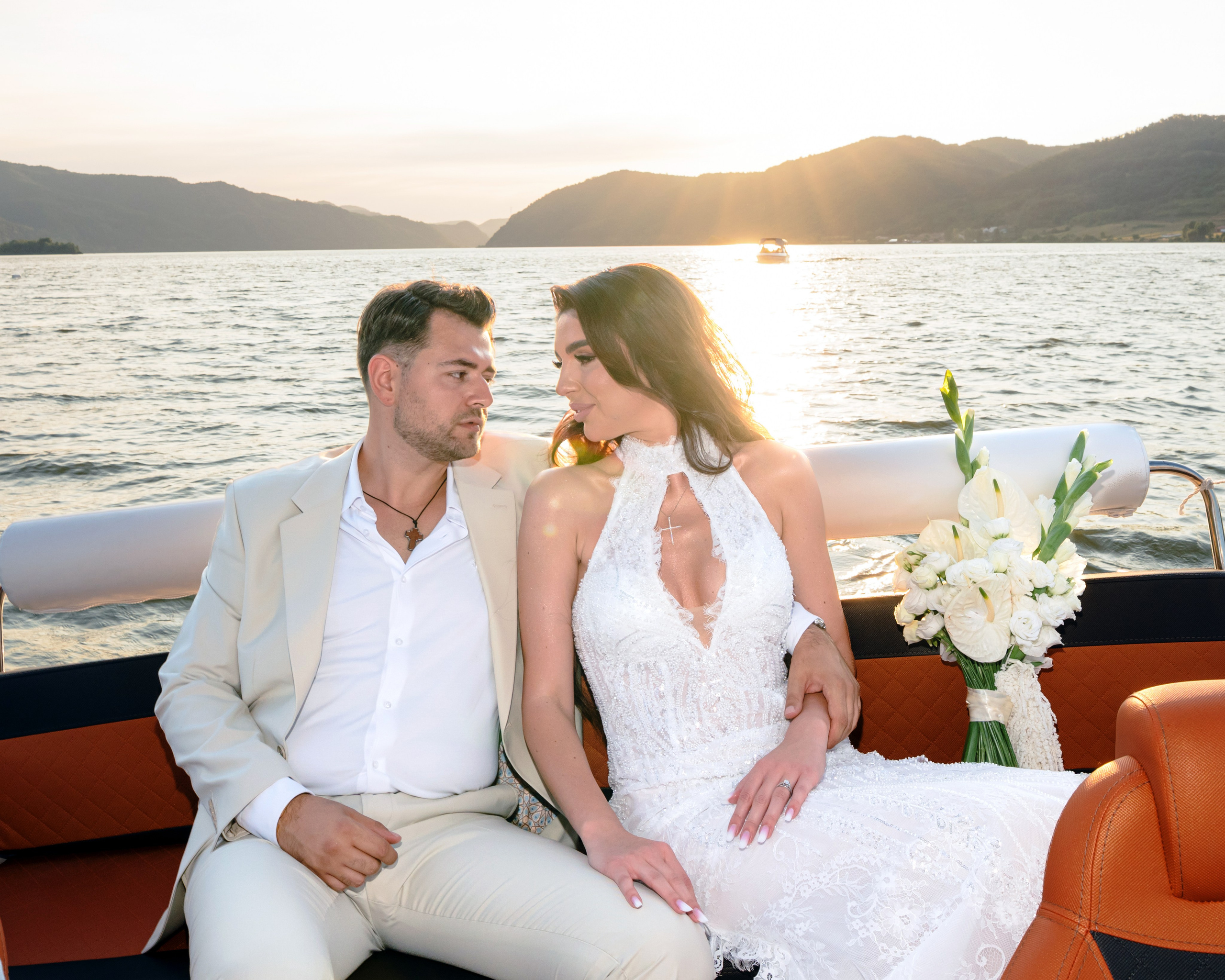 Iubire la apus pe Dunăre | Sonia & Bogdan. Andrei Marta | Fotograf Nuntă & Destination Wedding