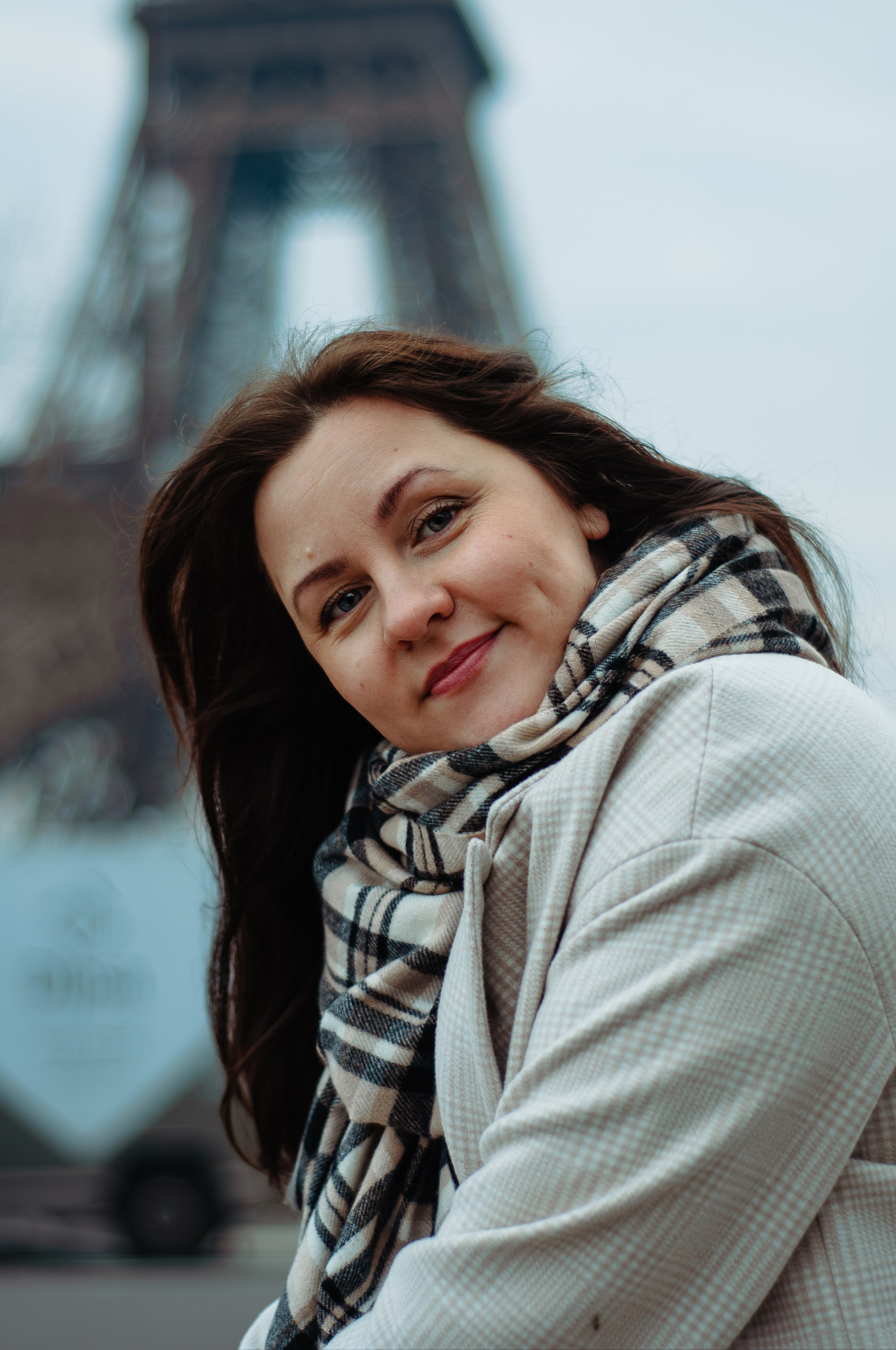 Зимняя фотосессия у Эйфелевой башни. Фотограф в Париже Полина Осипова