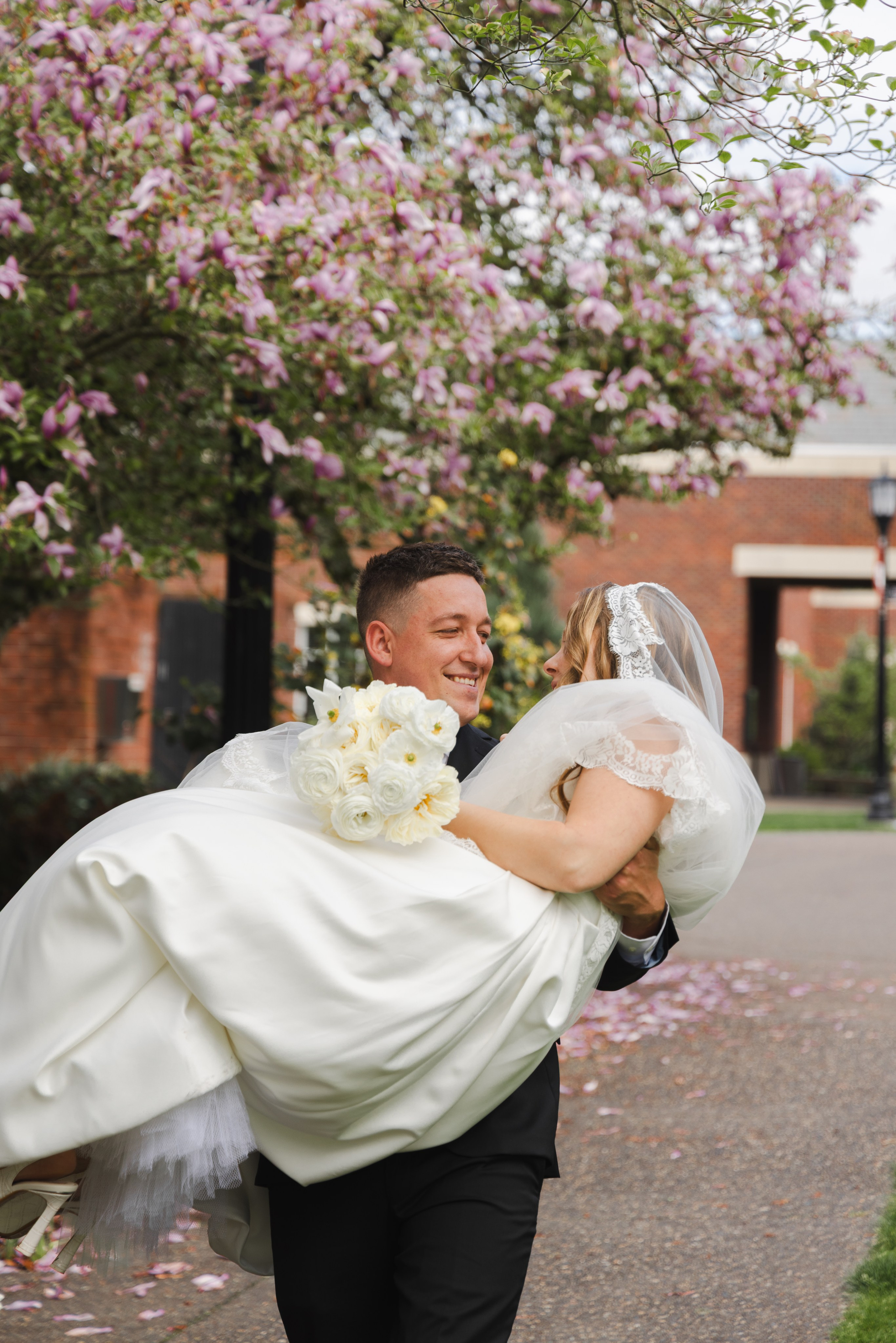 Wedding photography. Eikanmedia | Photographer and videographer capturing weddings, families, engagements, pregnancy & newborns | Vancouver, WA | USA