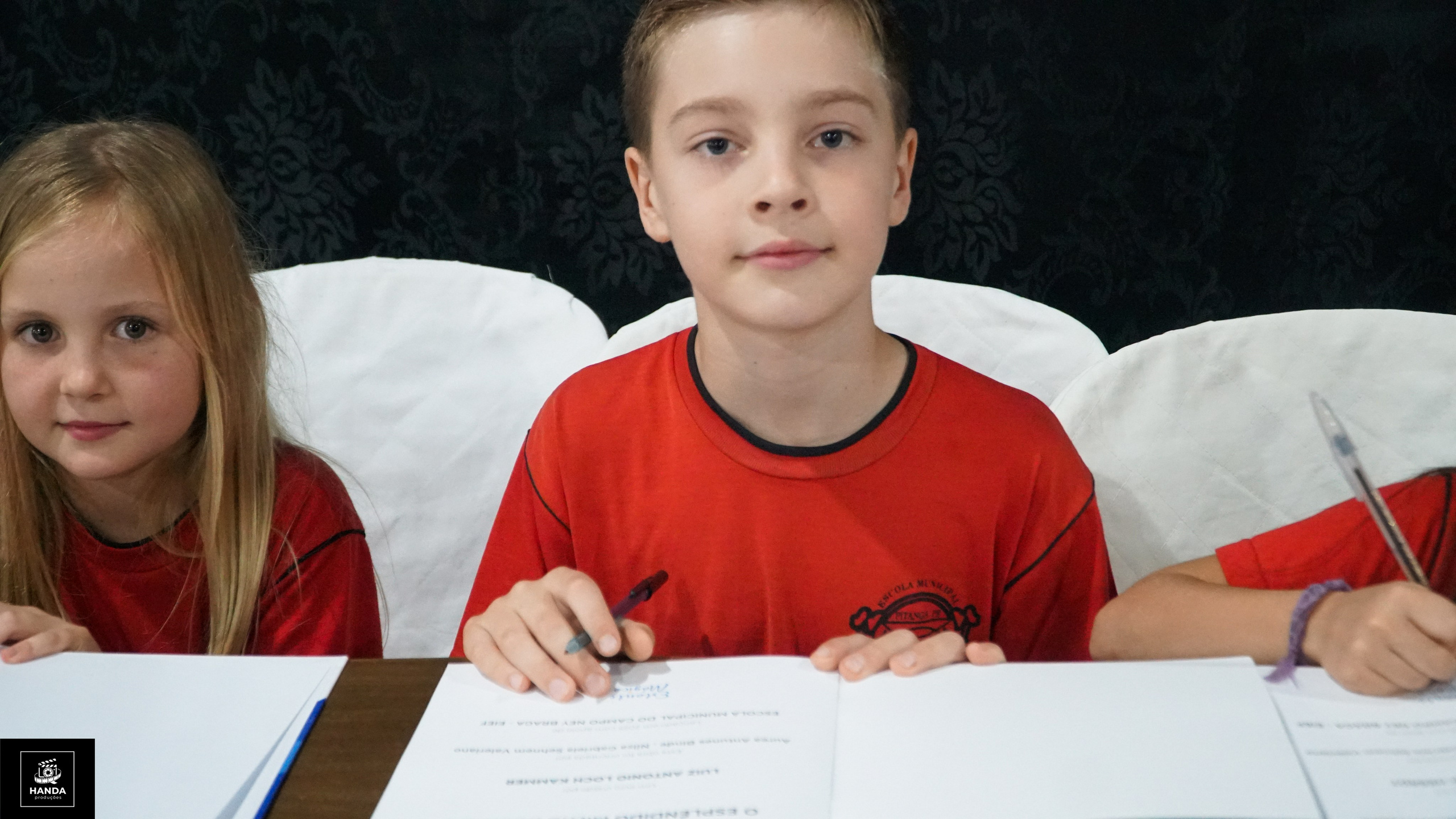 Noite autógrafos colégio Aurélio Buarque de Holanda. Handa Produções