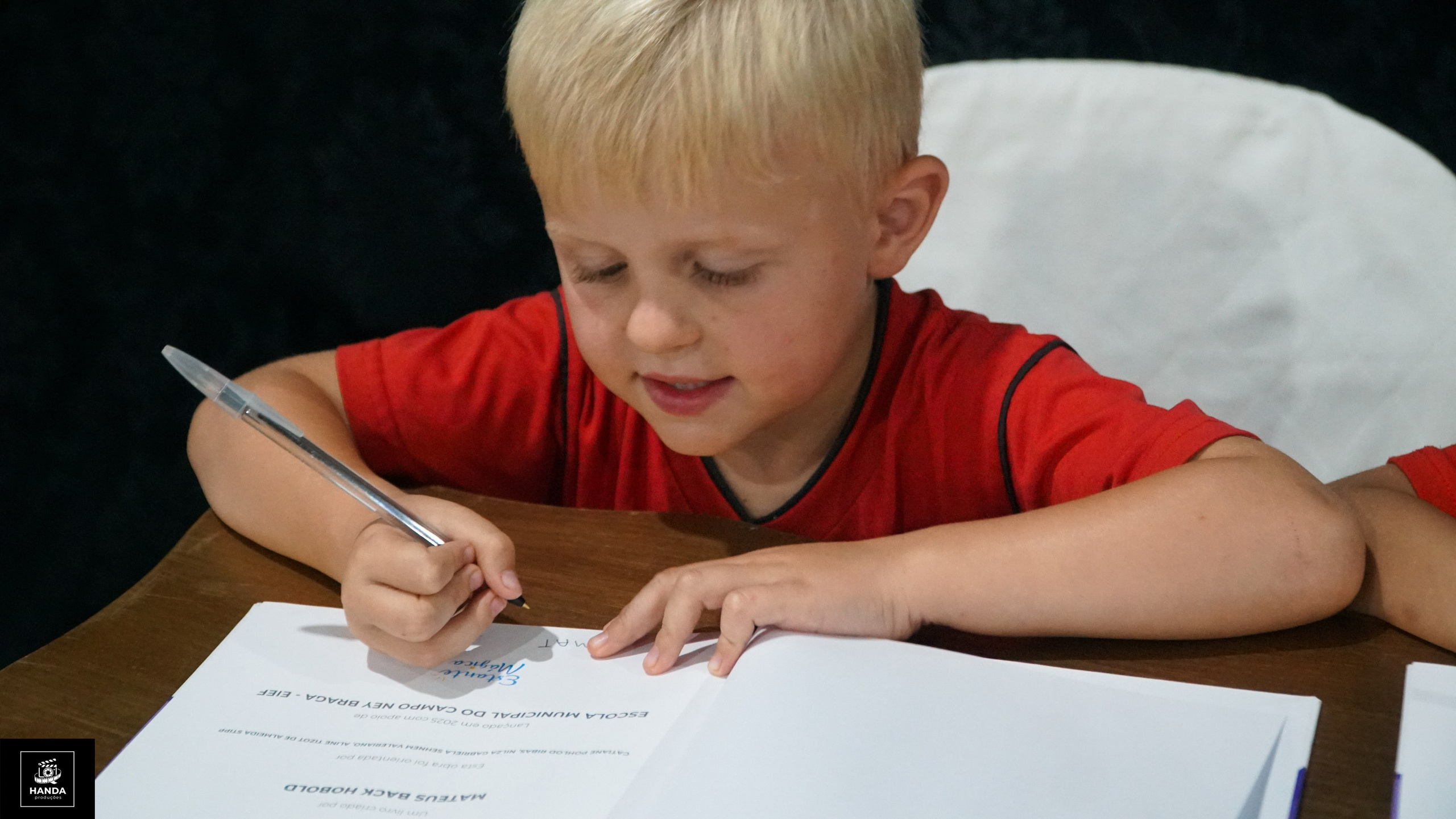Noite autógrafos colégio Aurélio Buarque de Holanda. Handa Produções