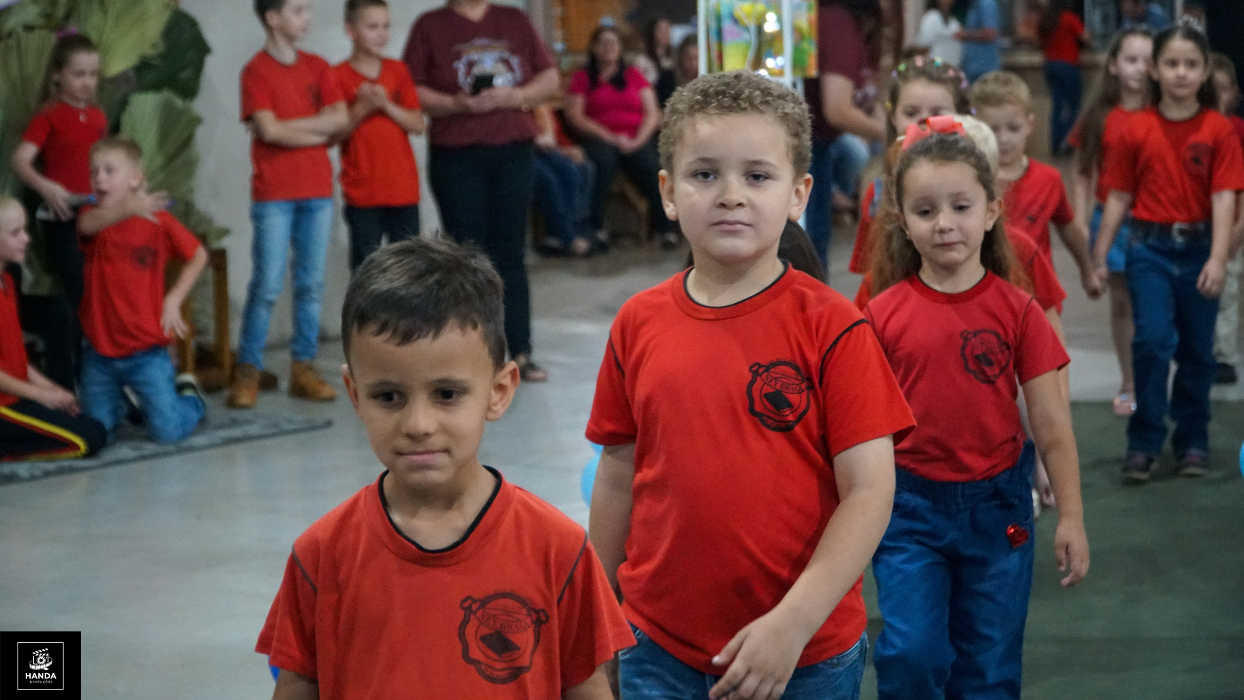Noite autógrafos colégio Aurélio Buarque de Holanda. Handa Produções