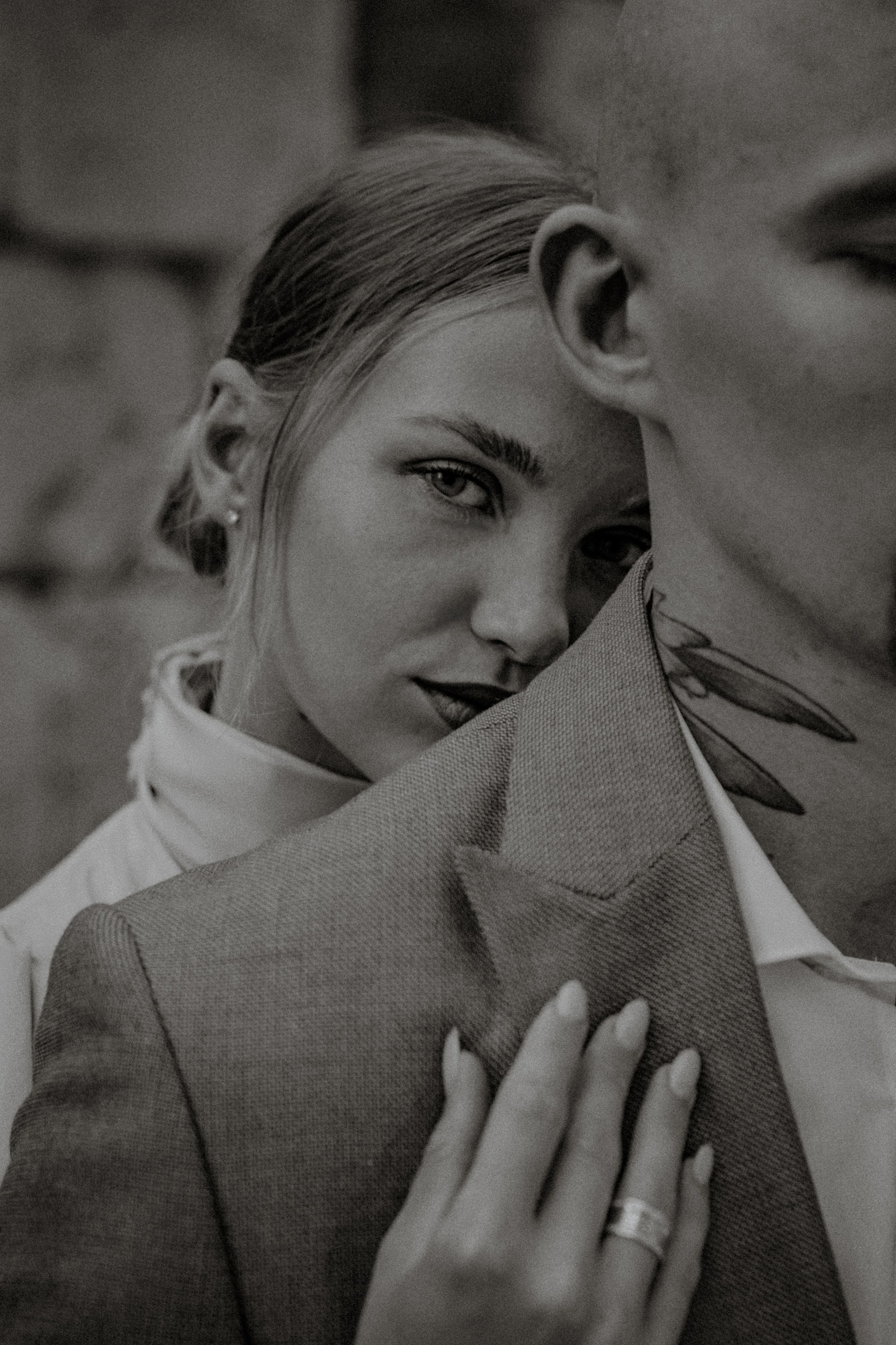 Photographing wedding moments of newlyweds