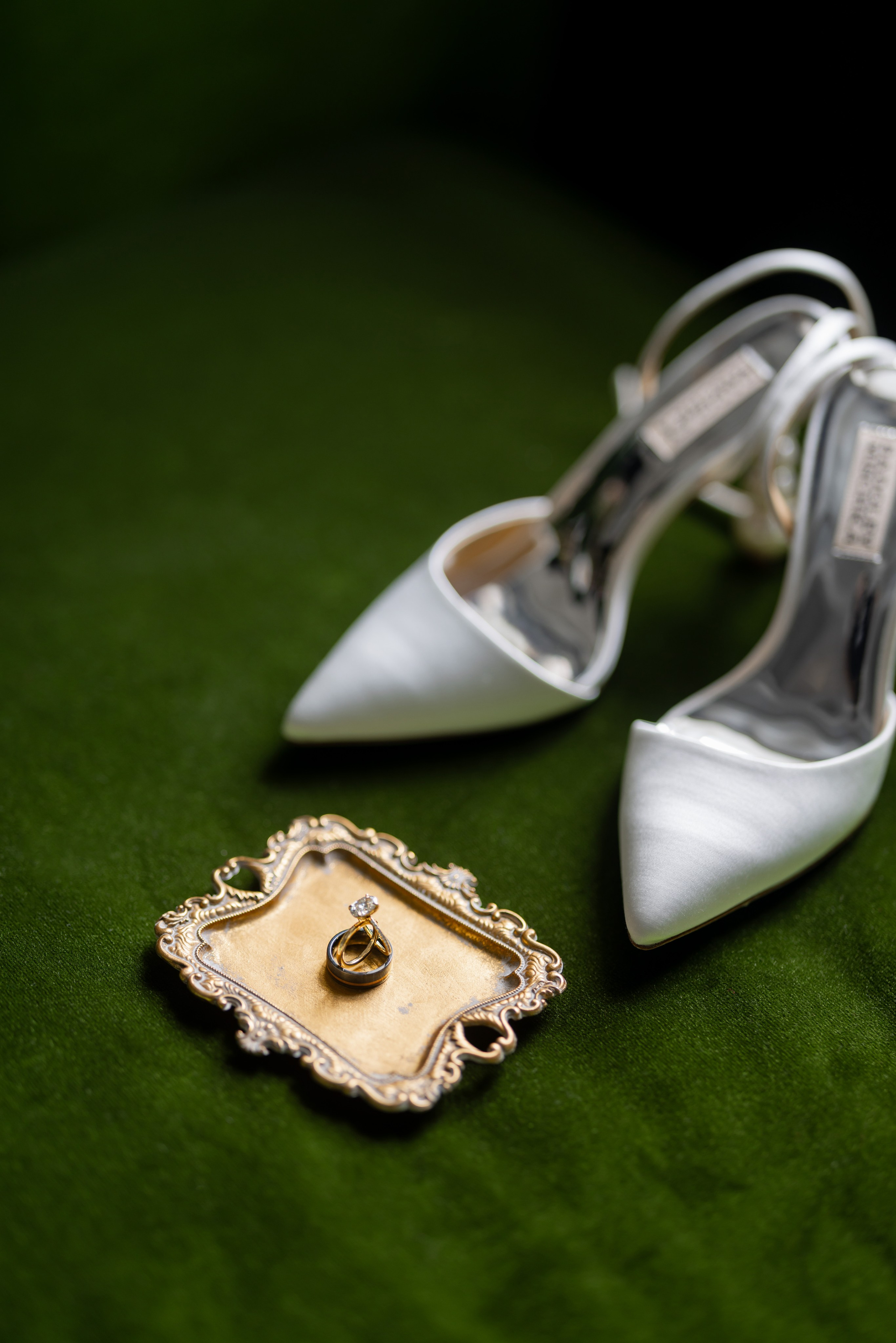 In the Heart of Providence. Rhode Island Wedding Photographer Tati Simpson