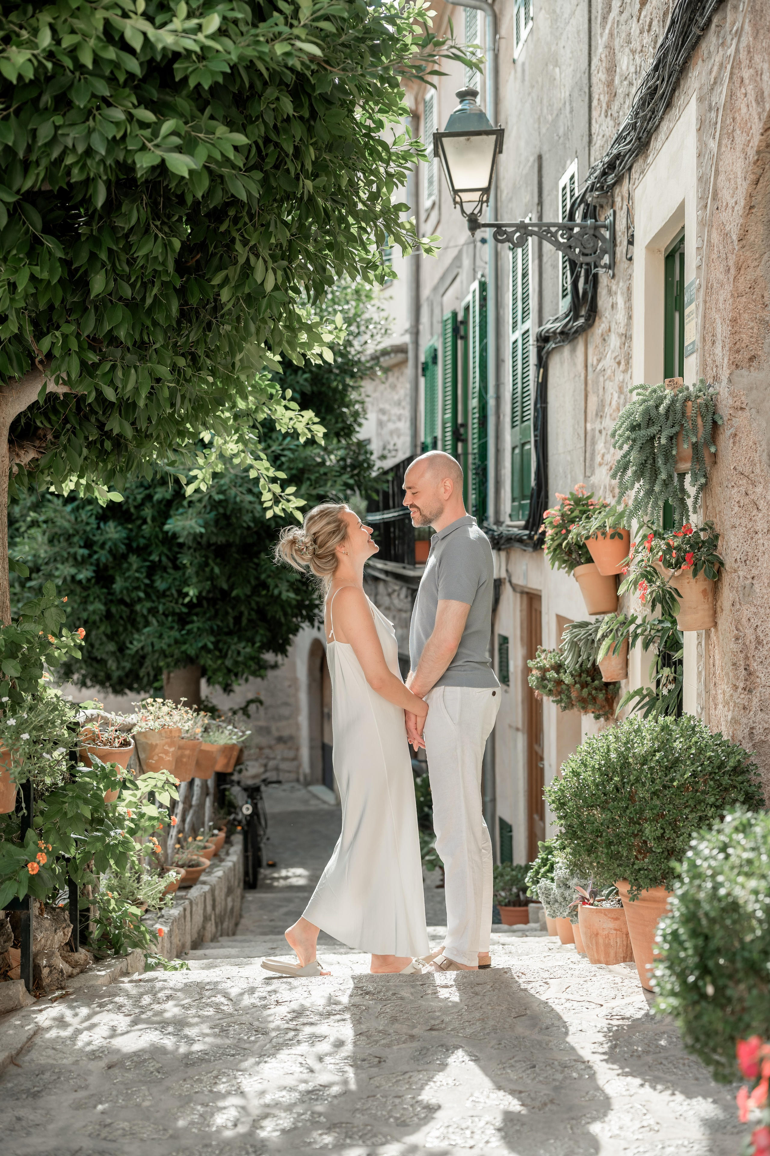Love Story in Valdemossa. Deine Fotografin auf Mallorca für Familien und Business