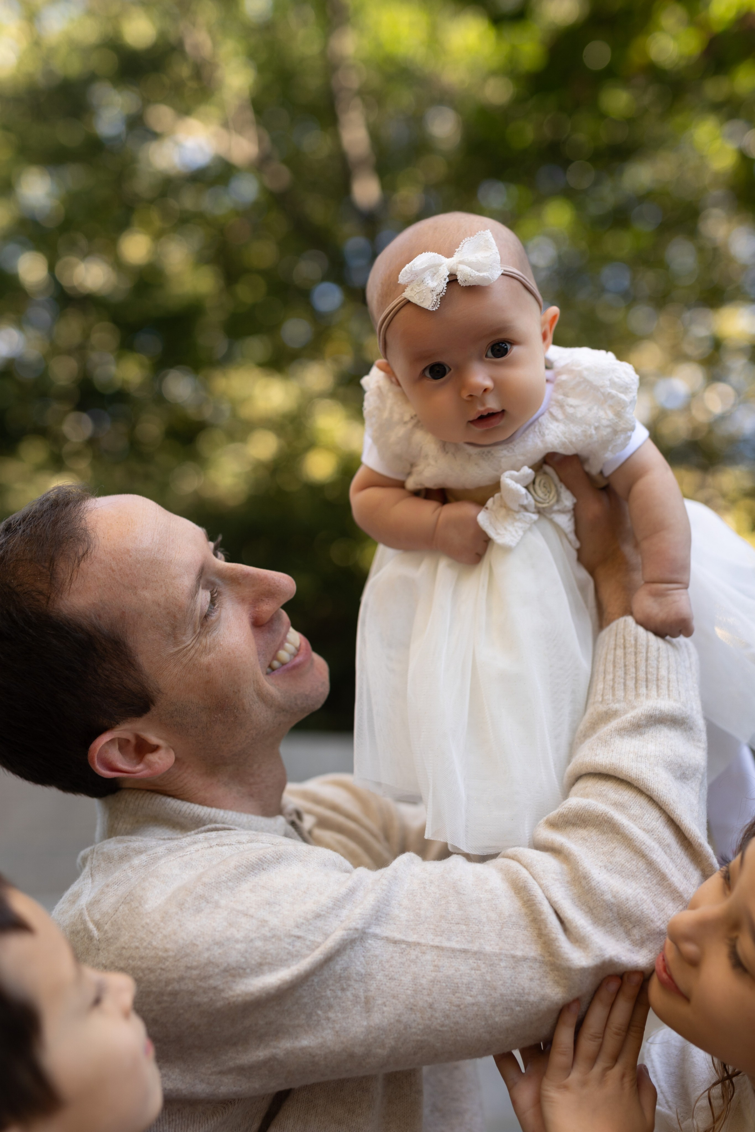 Family photoshoot in Carl Schurz Park. Family, lifestyle, and commercial photography in New York and New Jersey