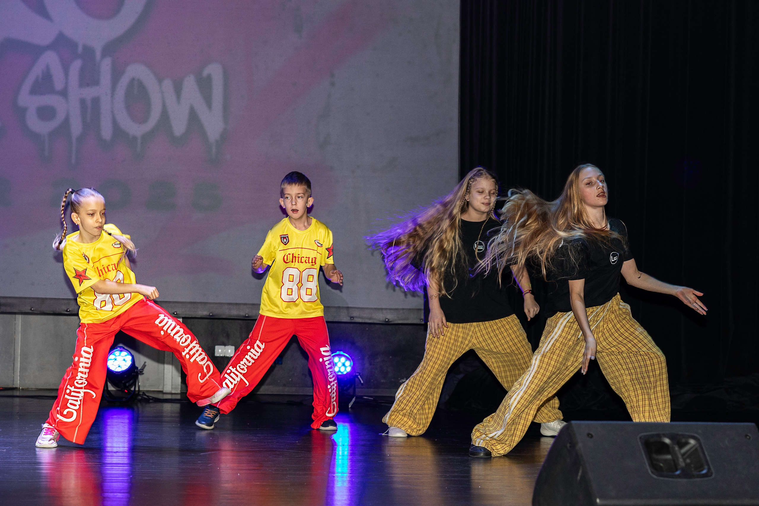 LEO DANCE SHOW WINTER 2025. Семейный и детский фотограф в Варшаве Мила Бобровская