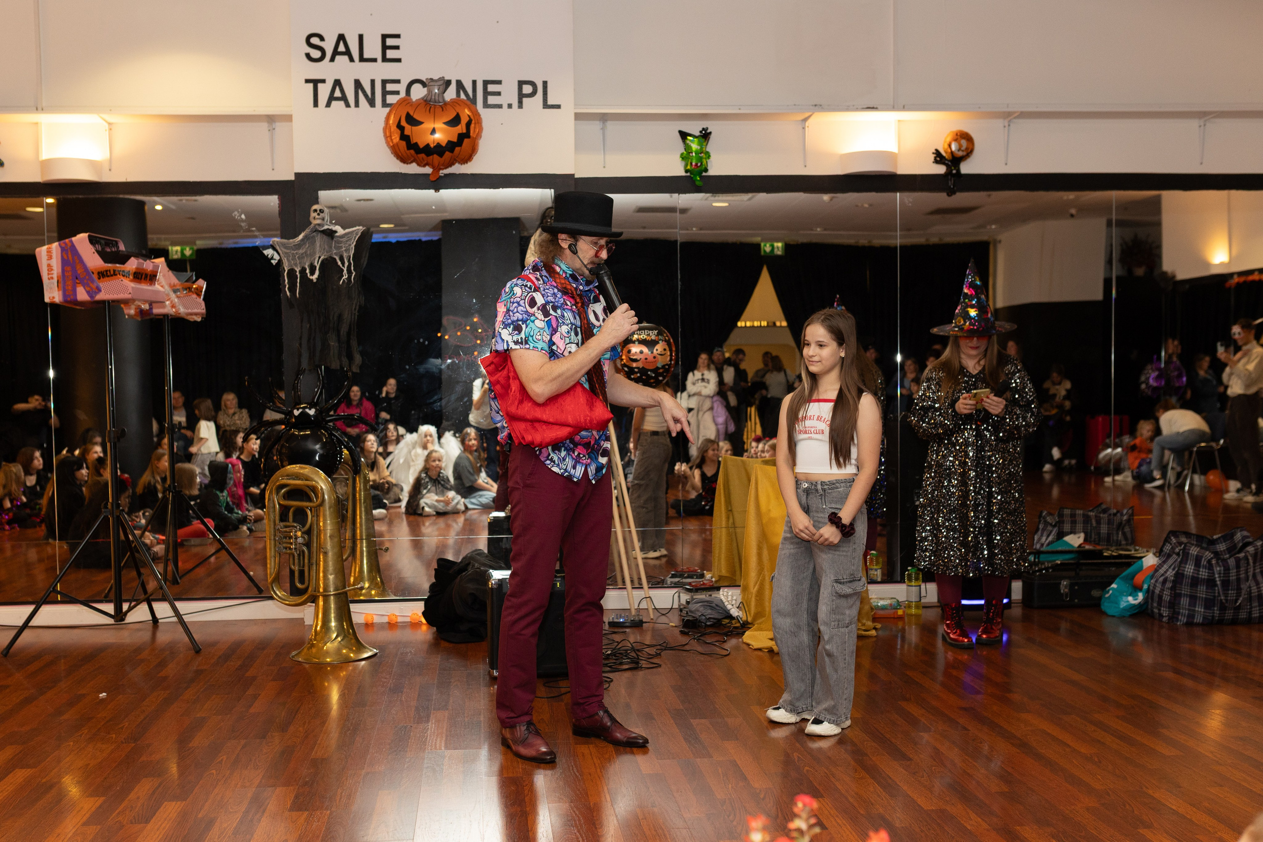 Leo dance studio Helloween 2025. Семейный и детский фотограф в Варшаве Мила Бобровская