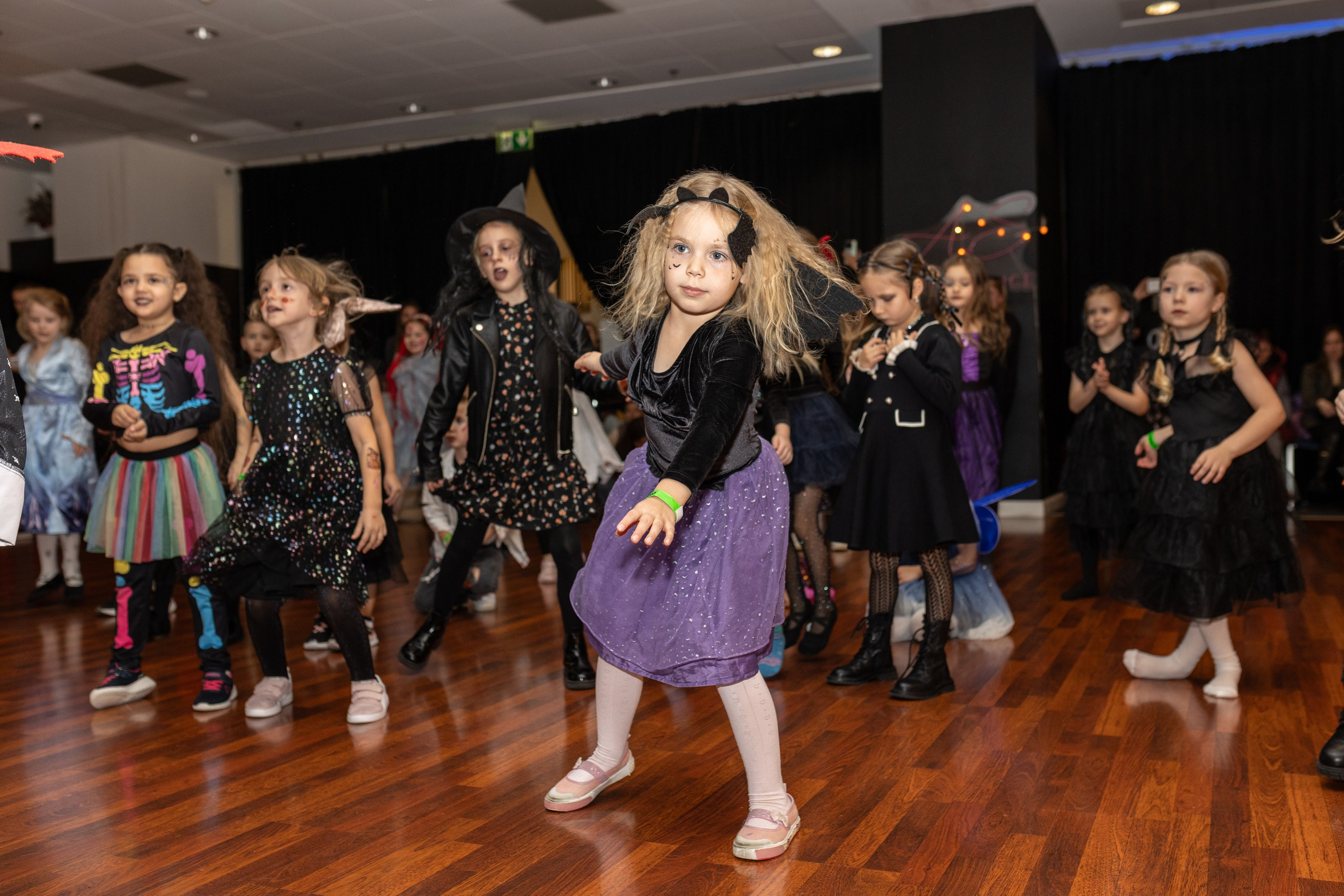 Leo dance studio Helloween 2025. Семейный и детский фотограф в Варшаве Мила Бобровская