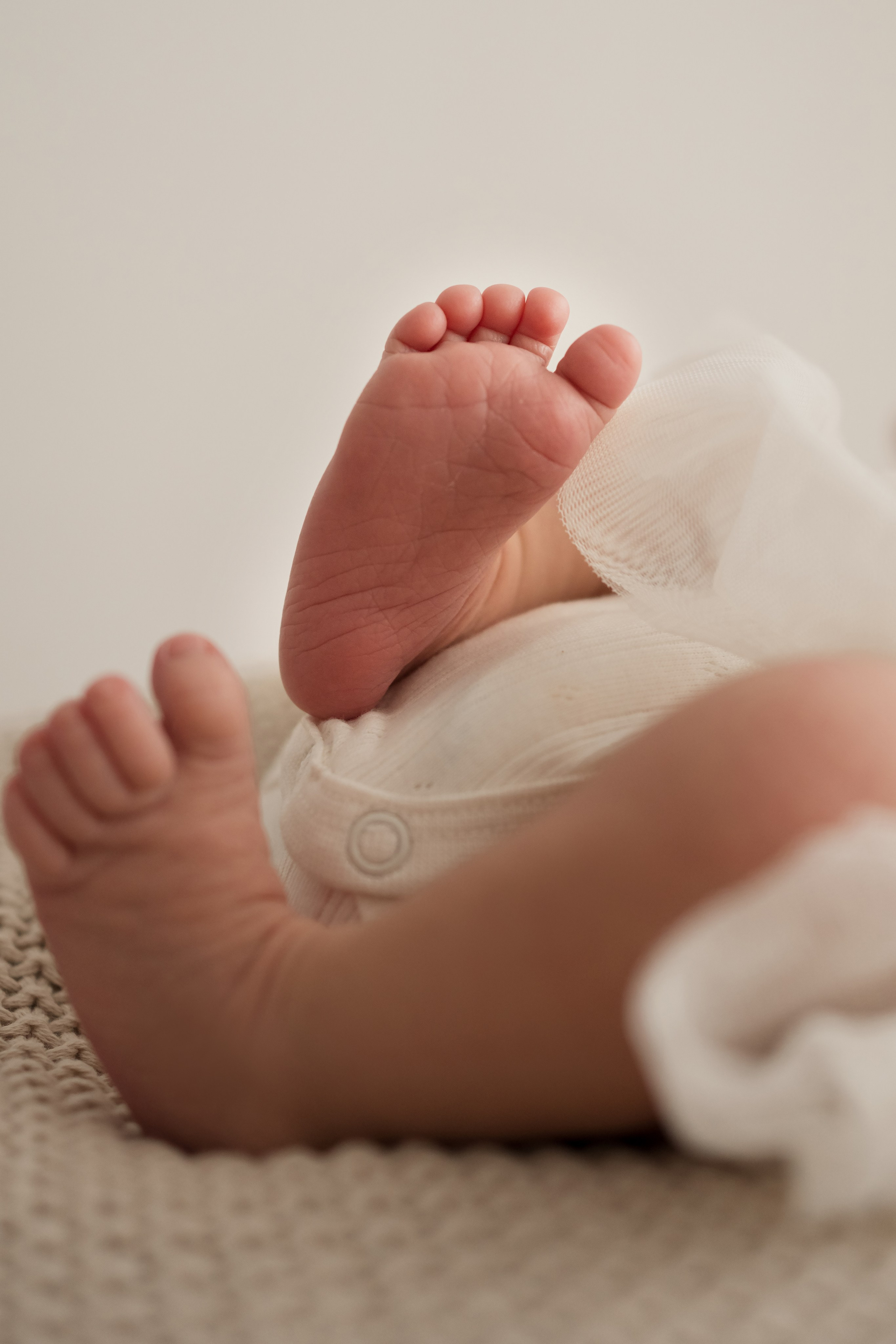 Sweet first days. Angela Iakovleva — Family Photographer in Dubai