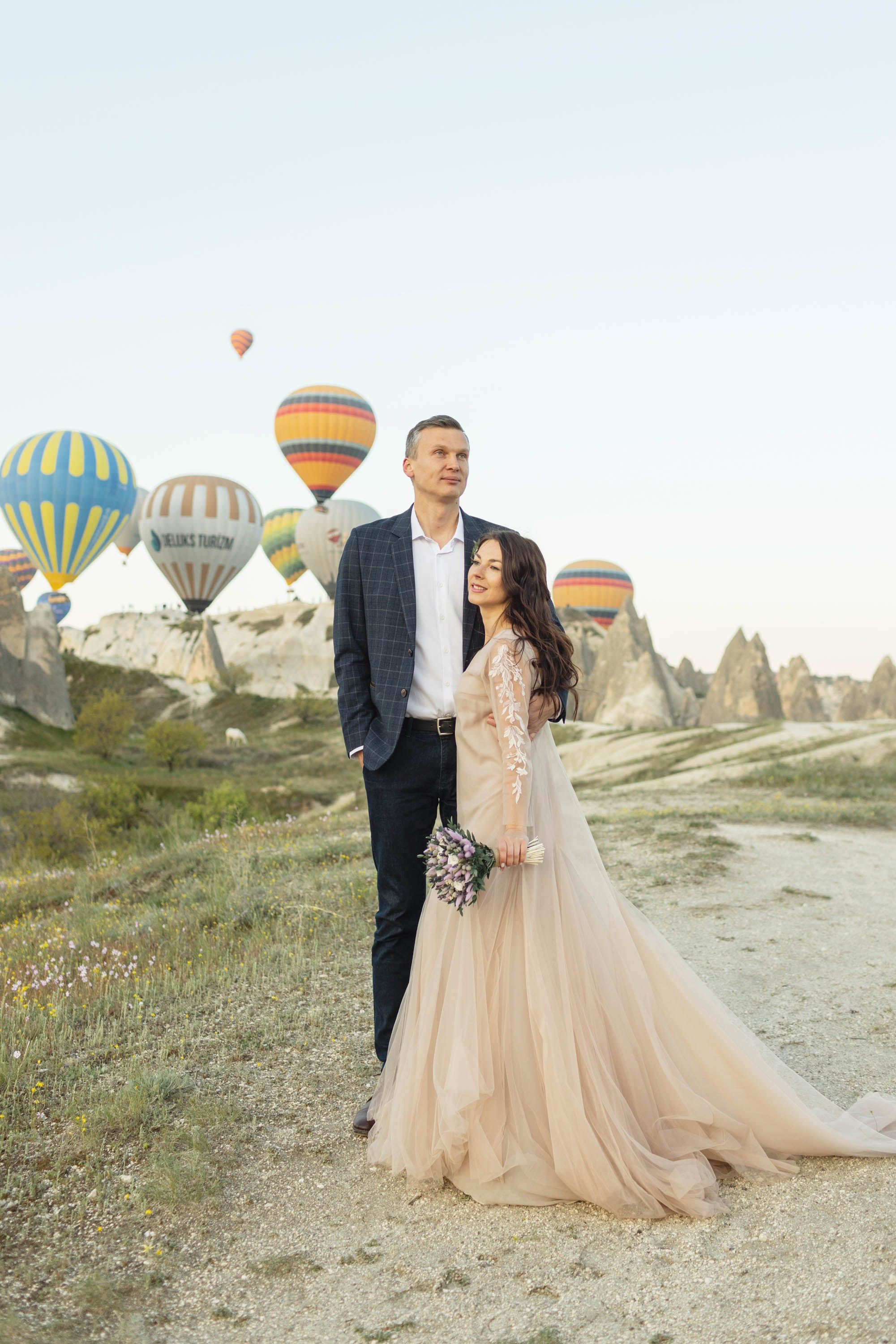 Magical Wedding Photoshoot in Cappadocia: Balloons, Caves, and Valleys. Julia Ganch I Fashion Wedding Photography I Cappadocia Turkey
