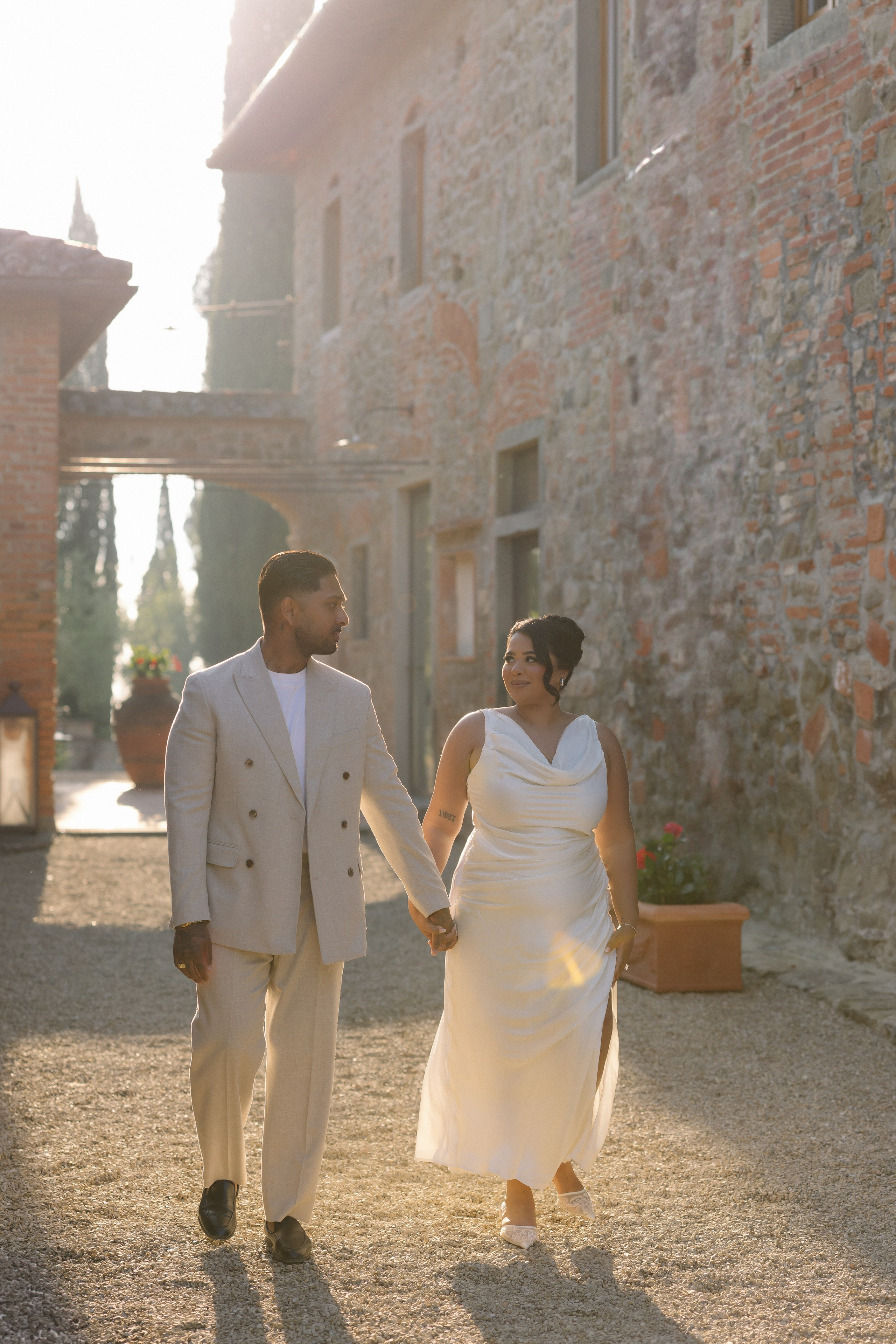 Pre-wedding in Tuscany. Wedding photographer Italy