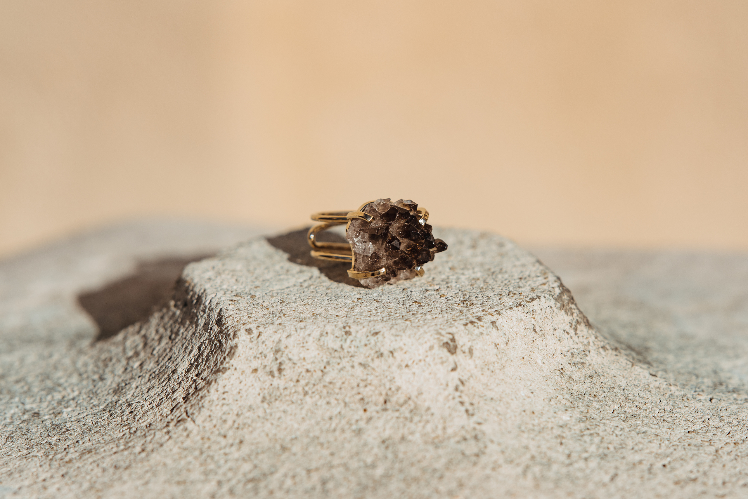 City Girl Collaboration Participants: Jewelry - Lindeza Jewelry @lindeza_jewelry; Style - Jamila @mon.apparence; Make up - Valeria @v__aras; Hair - Mariana @mariana_hairsyles