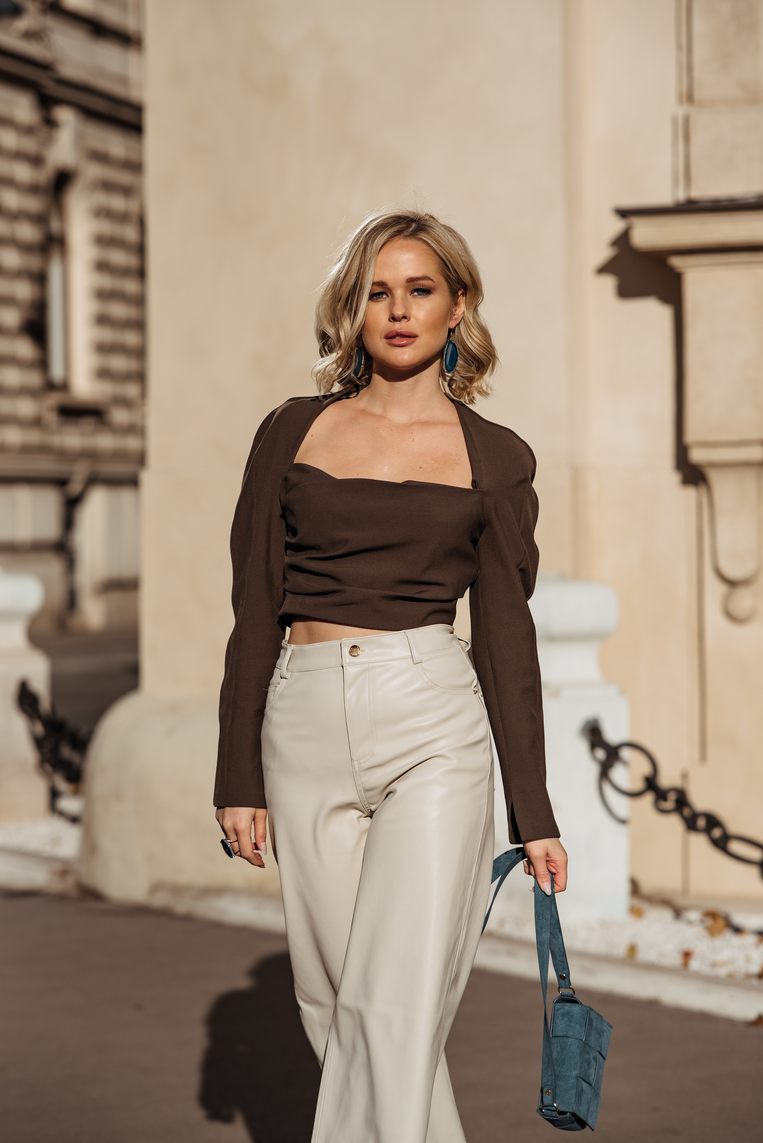 City Girl Collaboration Participants: Jewelry - Lindeza Jewelry @lindeza_jewelry; Style - Jamila @mon.apparence; Make up - Valeria @v__aras; Hair - Mariana @mariana_hairsyles