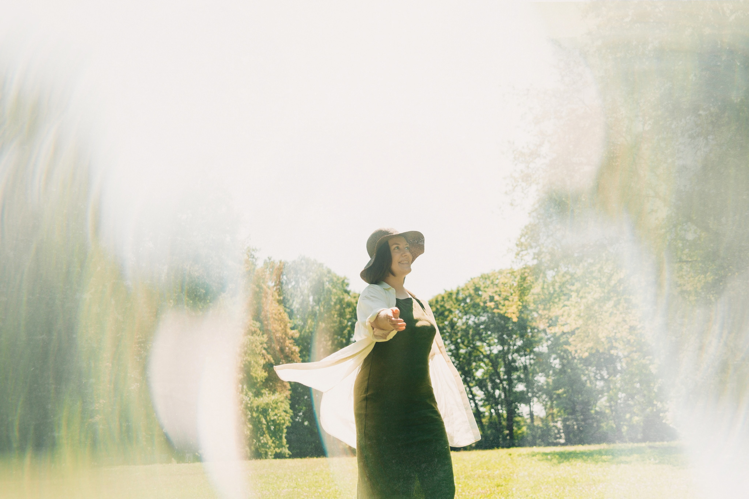Girls Picnic on the lake. Professional Photographer in Berlin — Portraits, Love Story, Events, F