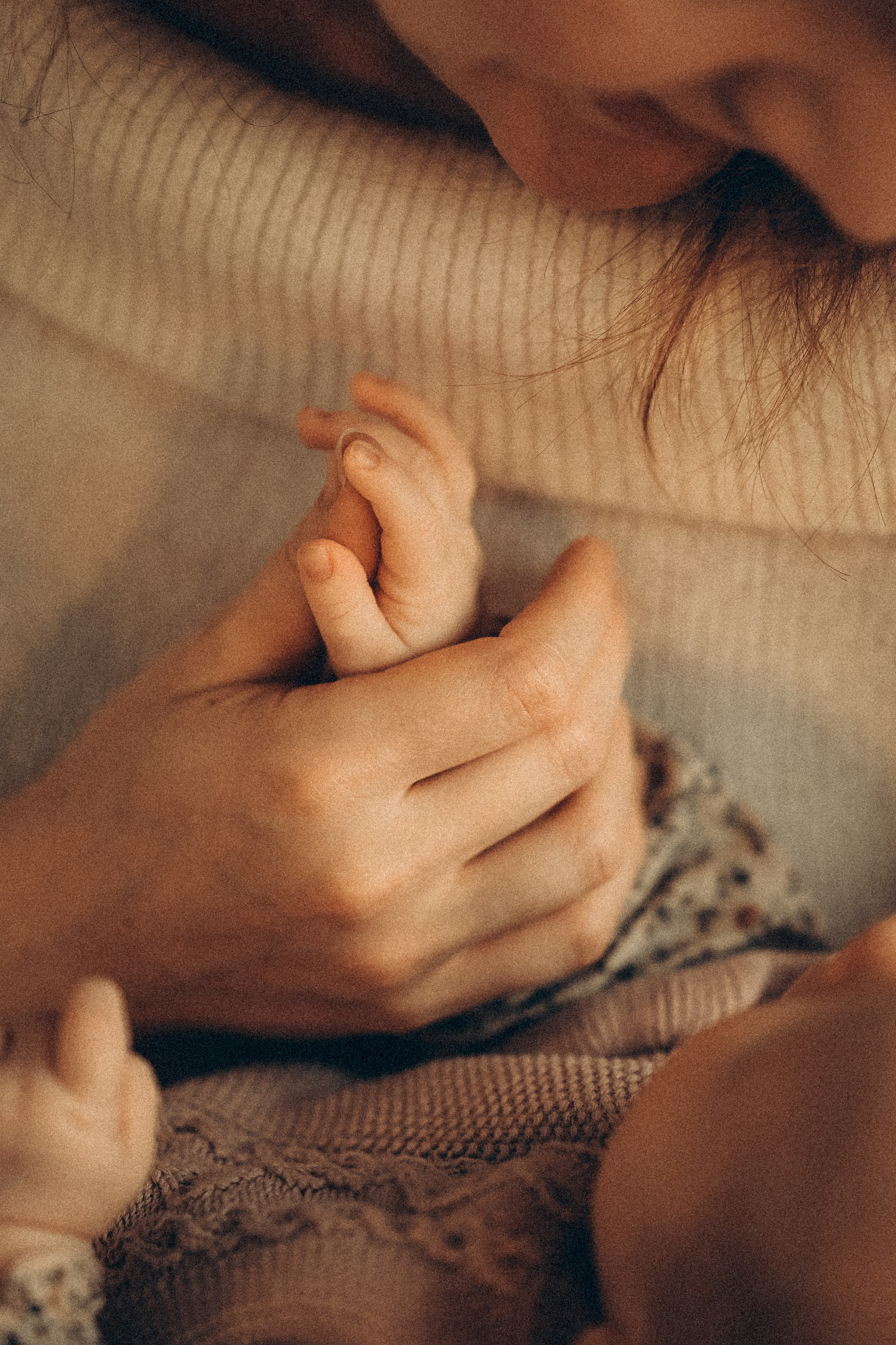 Home newborn session. Tania Gandrabur, photographer in West Midlands, England