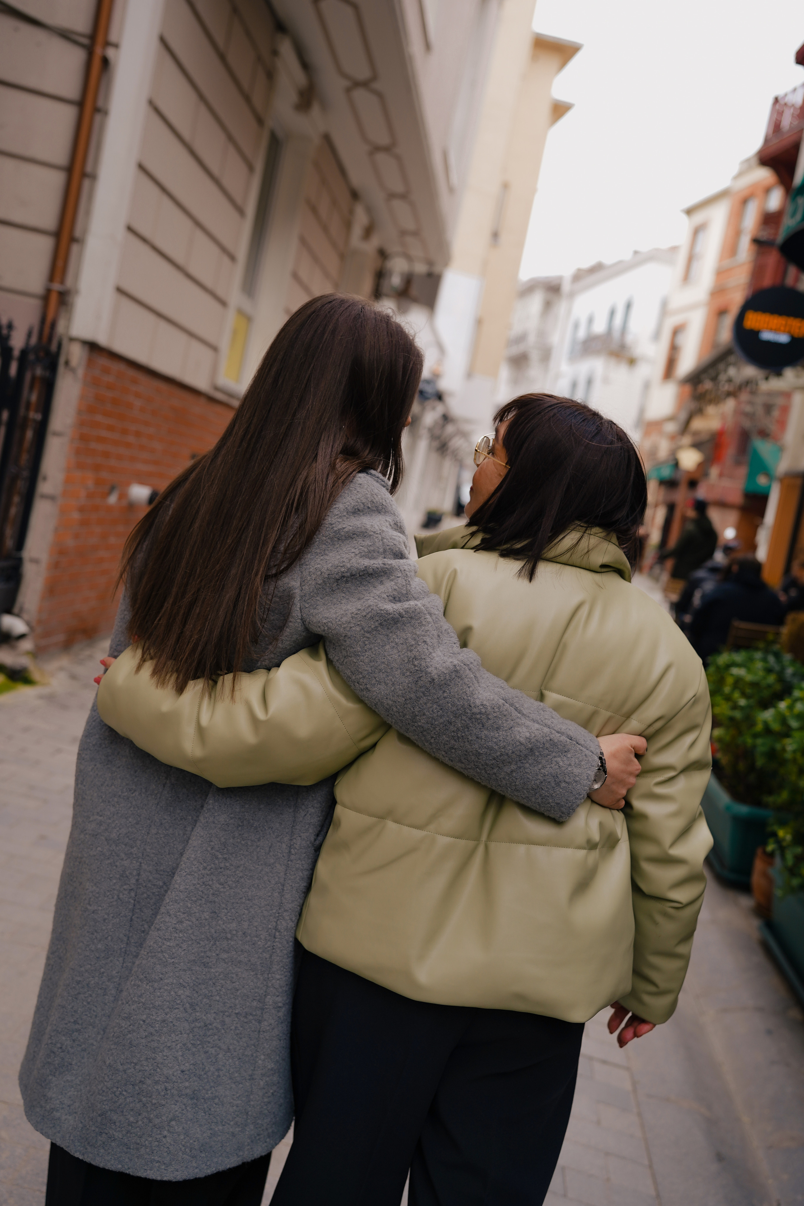 Мама с дочкой, прогулка в Арнавуткой. Фотограф Москва Ларина Юлия