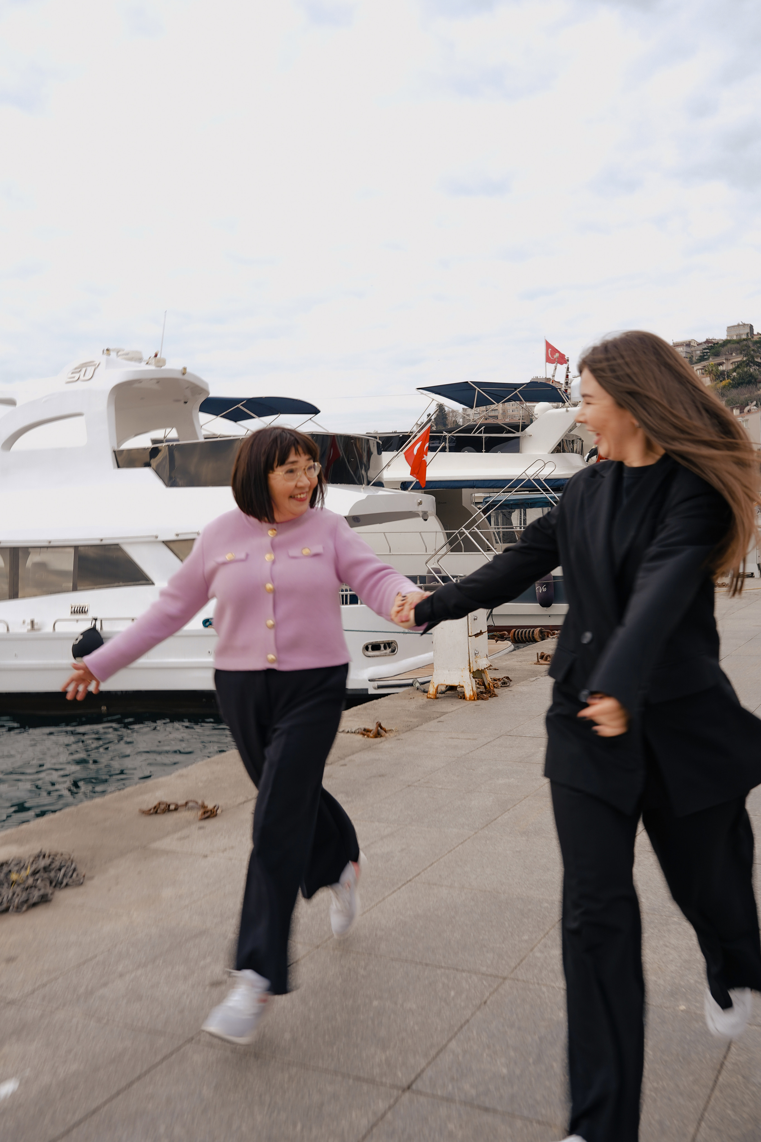 Мама с дочкой, прогулка в Арнавуткой. Фотограф Москва Ларина Юлия