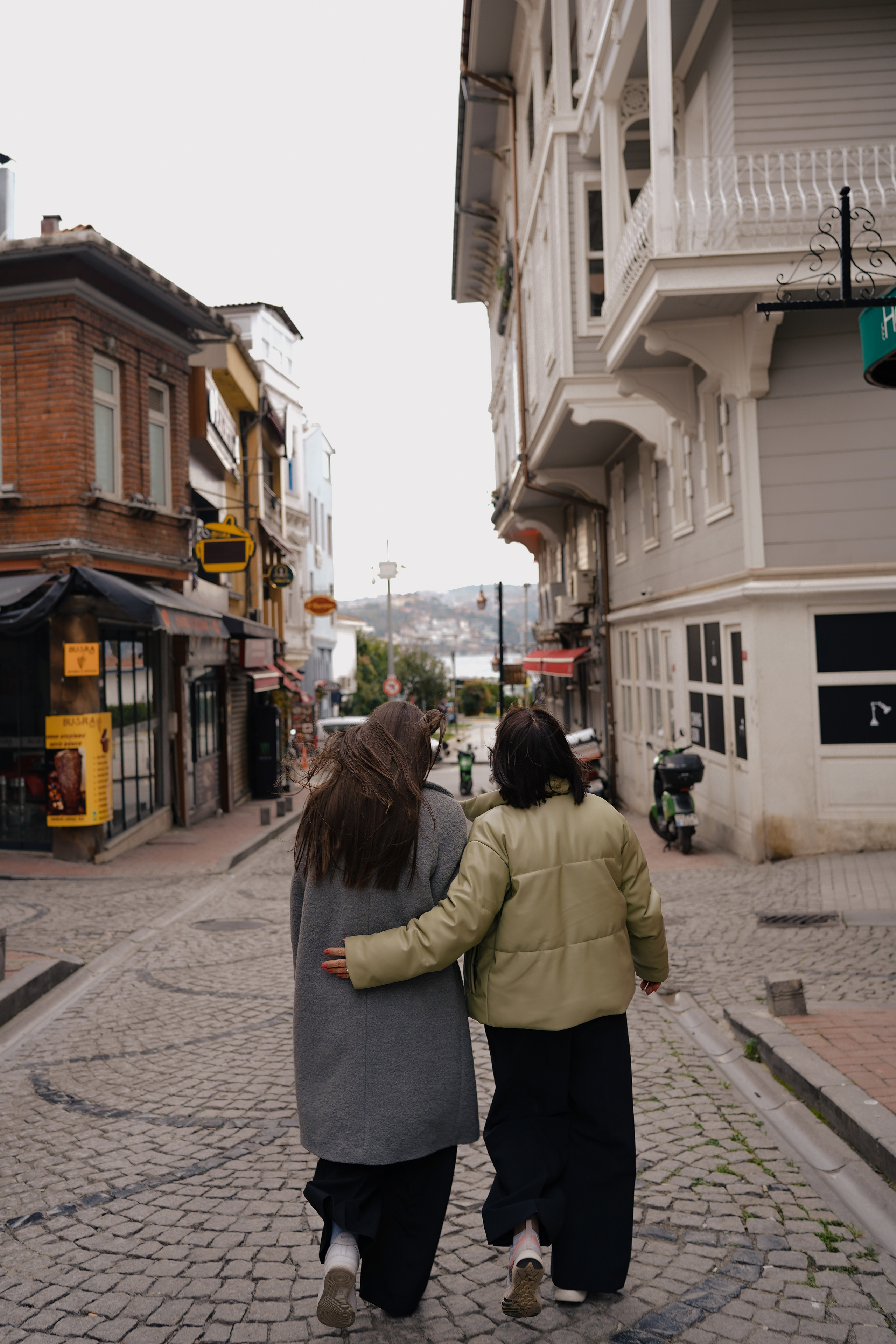 Мама с дочкой, прогулка в Арнавуткой. Фотограф Москва Ларина Юлия