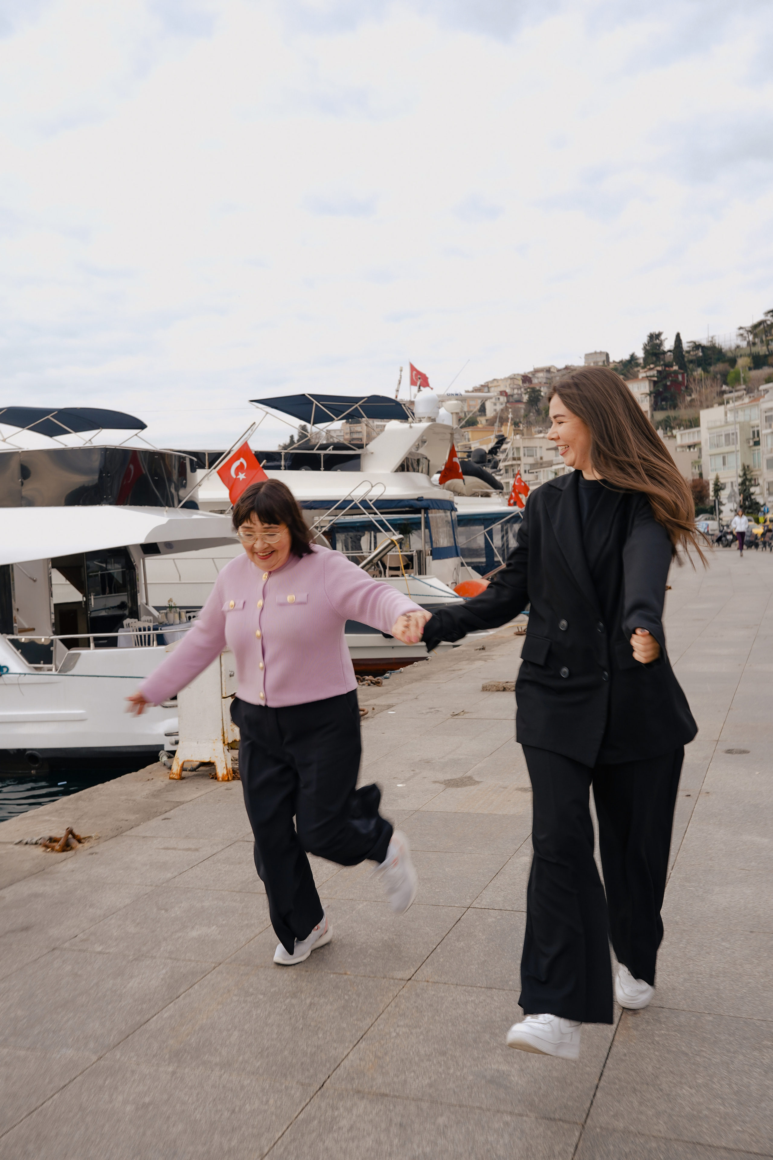 Мама с дочкой, прогулка в Арнавуткой. Фотограф Москва Ларина Юлия