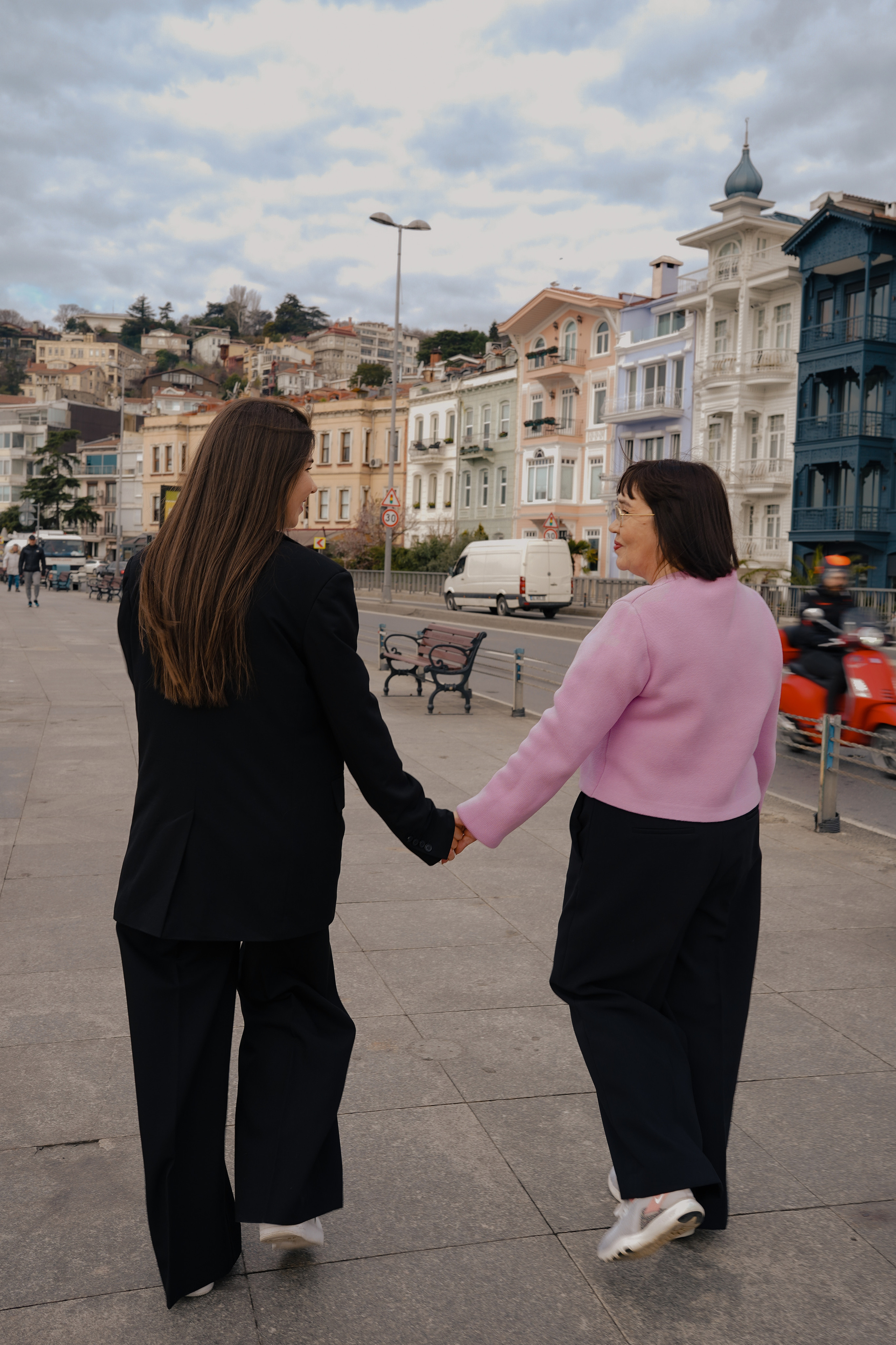 Мама с дочкой, прогулка в Арнавуткой. Фотограф Москва Ларина Юлия